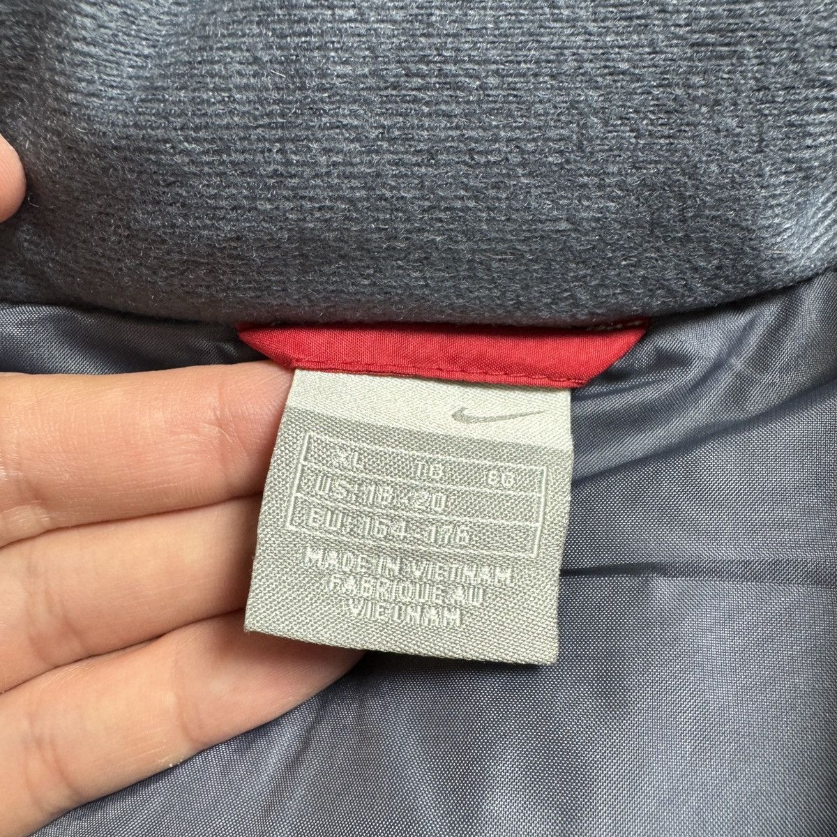 Nike 21x26 2000s Nike Down Puffer Vest Embroidered mini logo Y2K Size US S / EU 44-46 / 1 - 6 Thumbnail