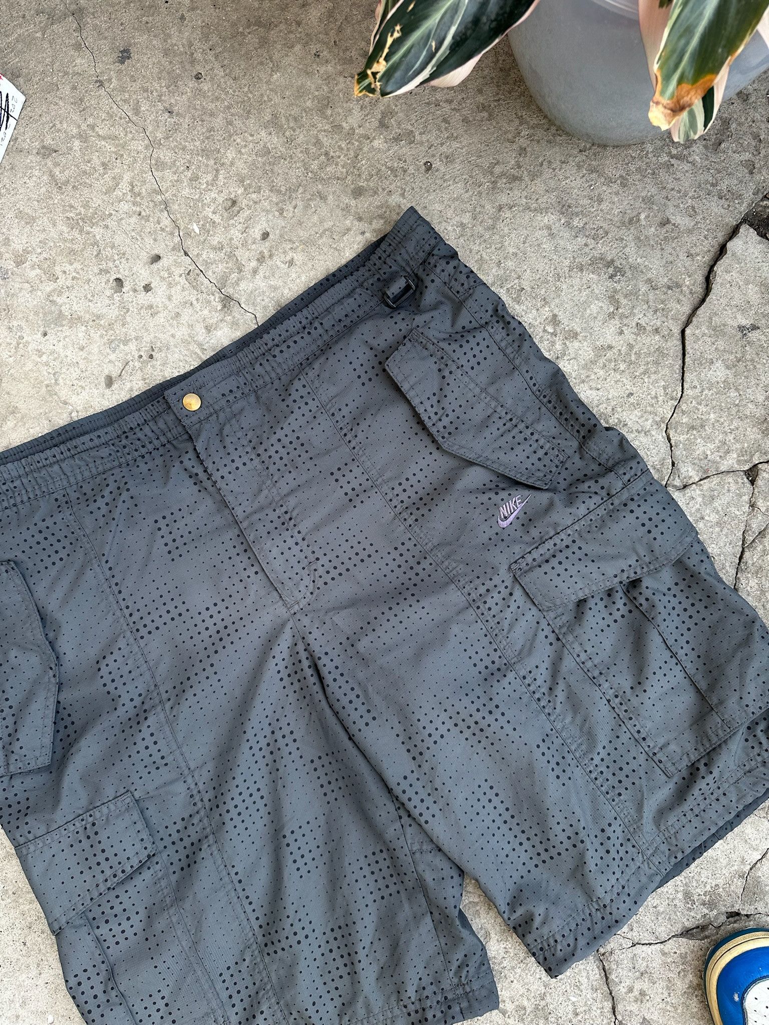 Nike Vintage Nike Air cargo shorts size L y2k Size US 34 / EU 50 - 6 Thumbnail
