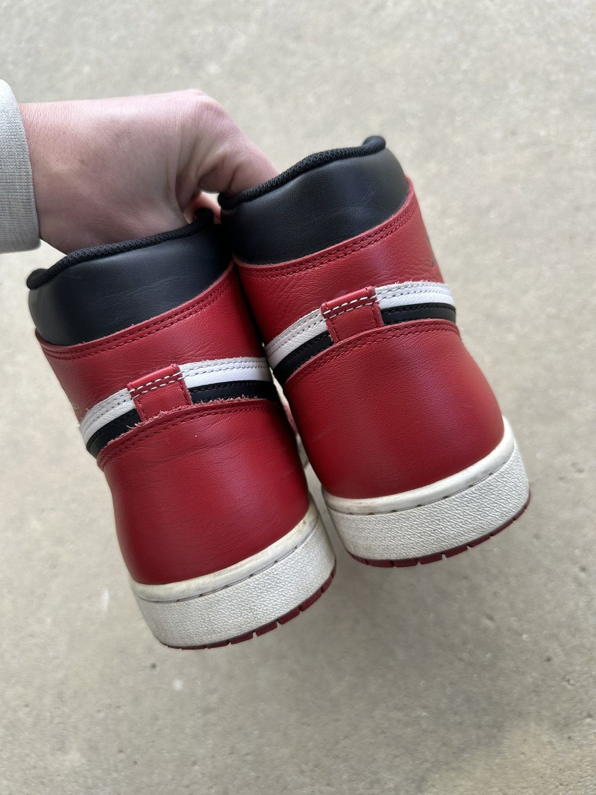 Jordan Brand Nike Air Jordan 1 Retro OG Chicago 2015 size 10.5 Size US 10.5 / EU 43-44 - 4 Thumbnail