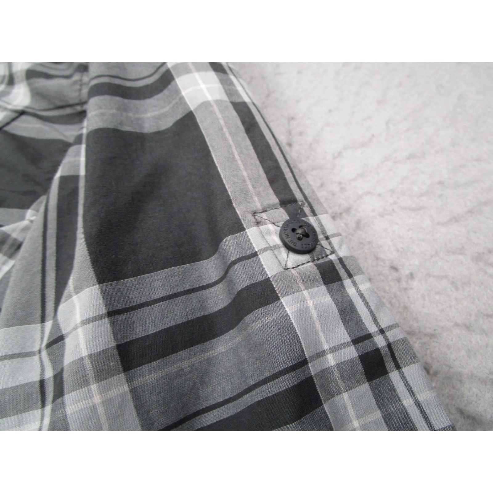 The North Face The North Face Shirt Mens Medium Gray Button Up Long Sleeve Vented Work Hike Travel Size US M / EU 48-50 / 2 - 6 Thumbnail