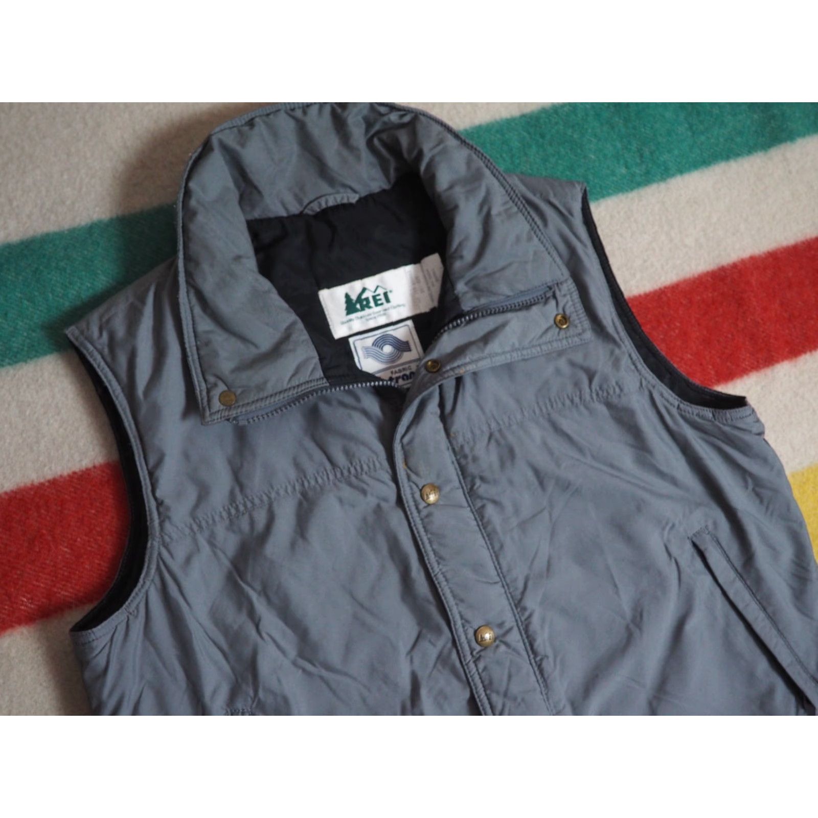 Vintage VINTAGE REI Entrant Stone Gray Zip Outdoor Nylon Shell Vest Mens S 80s 90s Outdoor Mens Vest Stone Gray Nylon Zip Shell REI Vest Men's S 1980s 90s Size US S / EU 44-46 / 1 - 4 Thumbnail