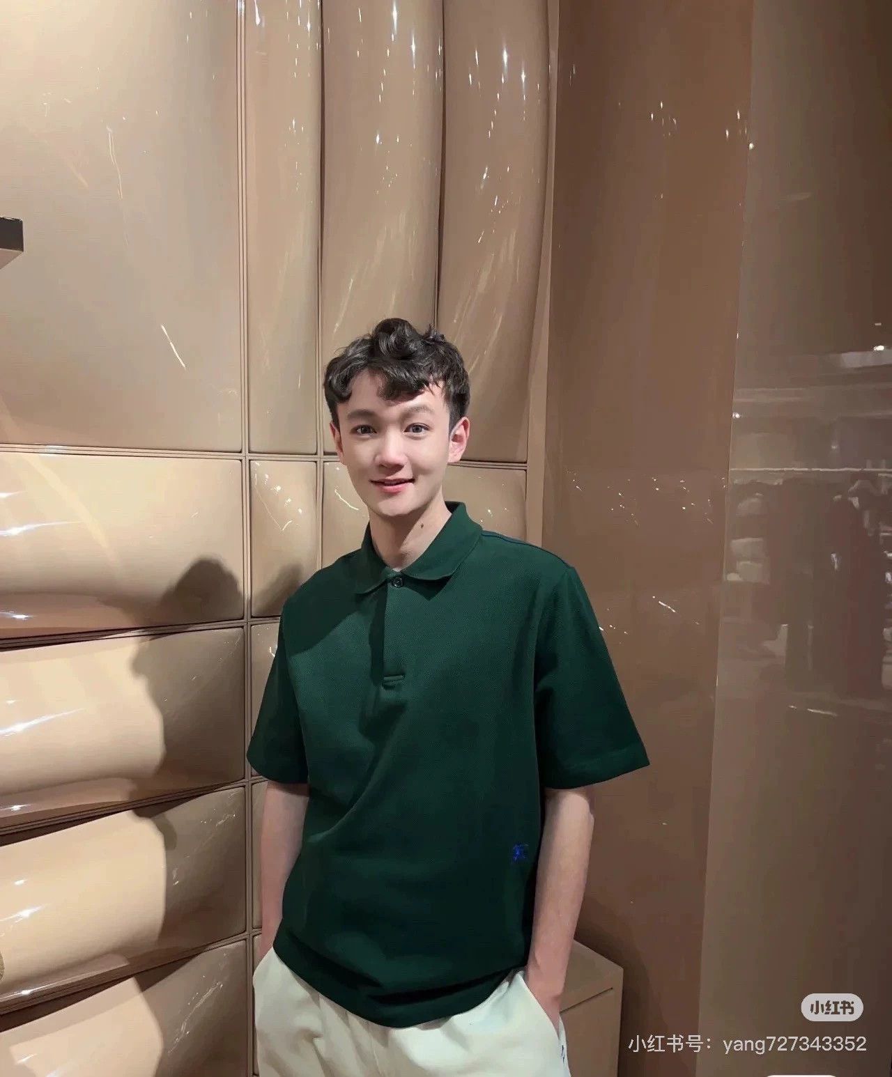 Burberry Burberry Polo Short Sleeve M Mother-of-Pearl Buttons Size US M / EU 48-50 / 2 - 2 Thumbnail