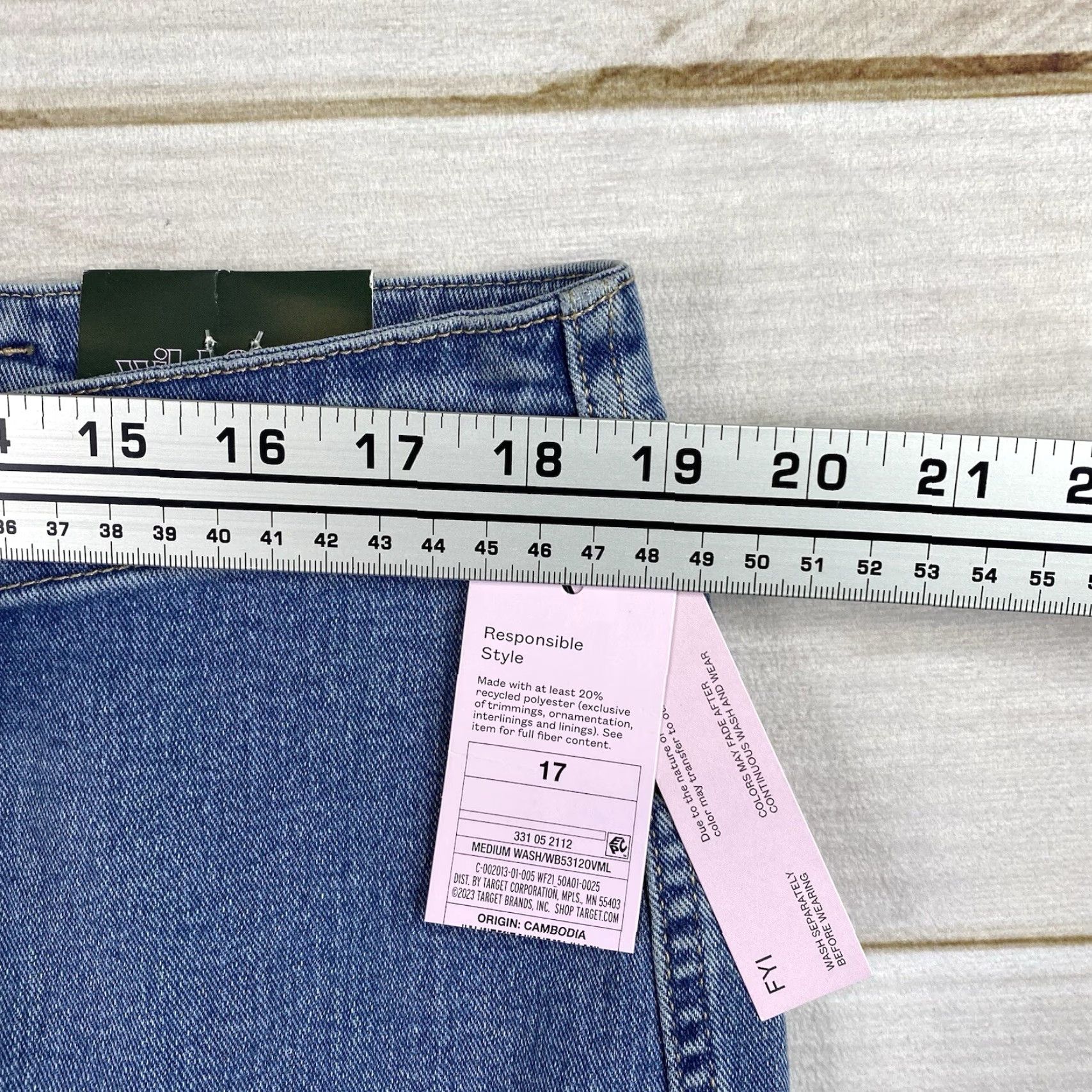 Vintage Wild Fable Shorts Womens Juniors 17 High Rise Denim 3.5 Inseam Med Wash Blue Casual Beach 90s Womens Shorts Size 38" / US 16 / IT 52 - 5 Thumbnail