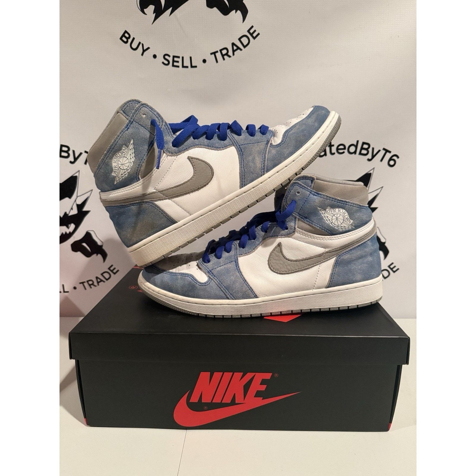 Jordan Brand Nike Air Jordan 1 Retro OG High Hyper Royal 12 555088-402 Size US 12 / EU 45 - 1 Thumbnail