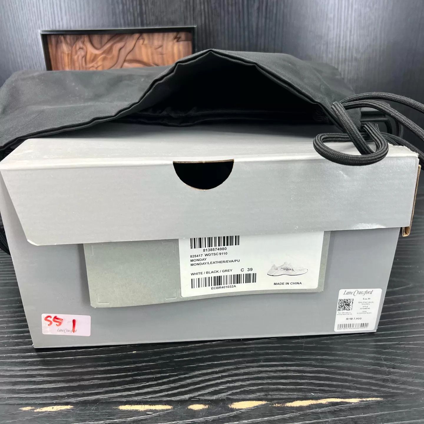 Balenciaga Balenciaga Monday White 39 Like New w/ Box & Accs Size US 9 / IT 39 - 9 Thumbnail