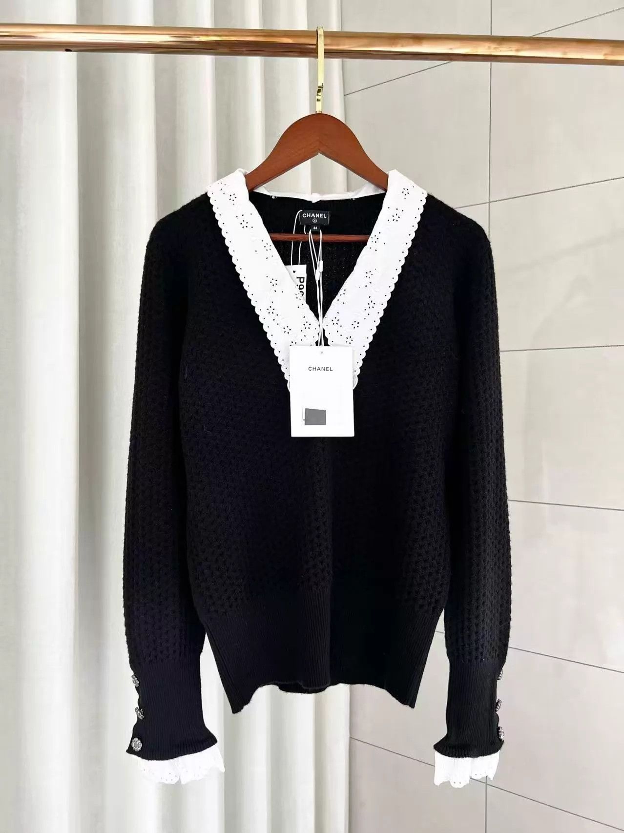 Chanel Chanel 24A B&W Lace Cashmere Sweater 36 Hepburn Style Size XS / US 0-2 / IT 36-38 - 1 Thumbnail