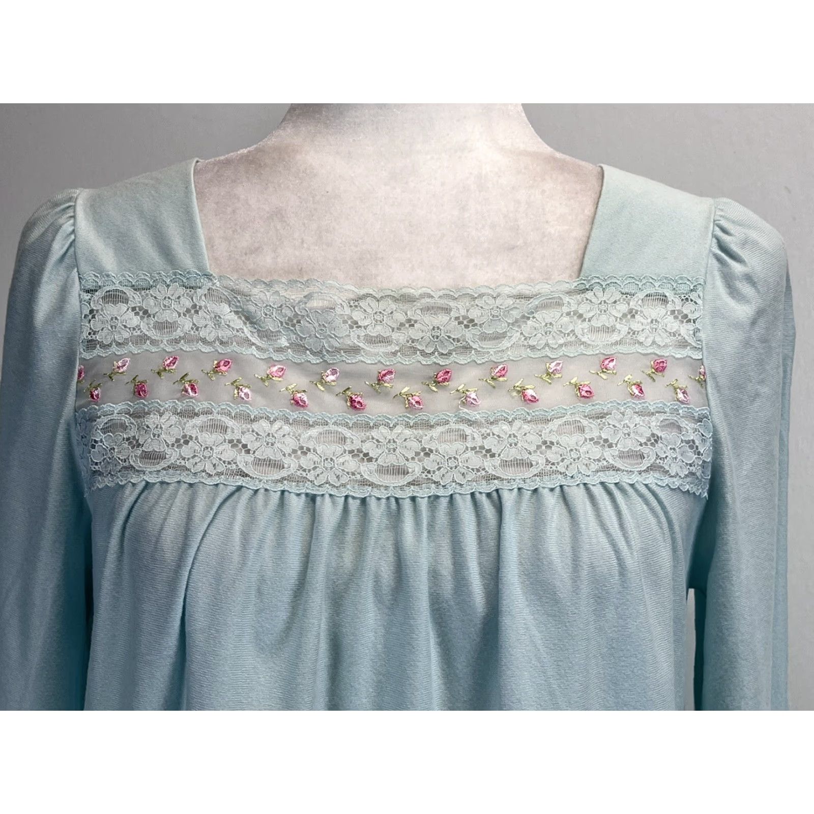 Vintage VINTAGE Vanity Fair Nightgown S Blue Nylon Lace Trim 1970s Made USA Womens, Small, 100% Nylon Underlay Size ONE SIZE - 5 Thumbnail