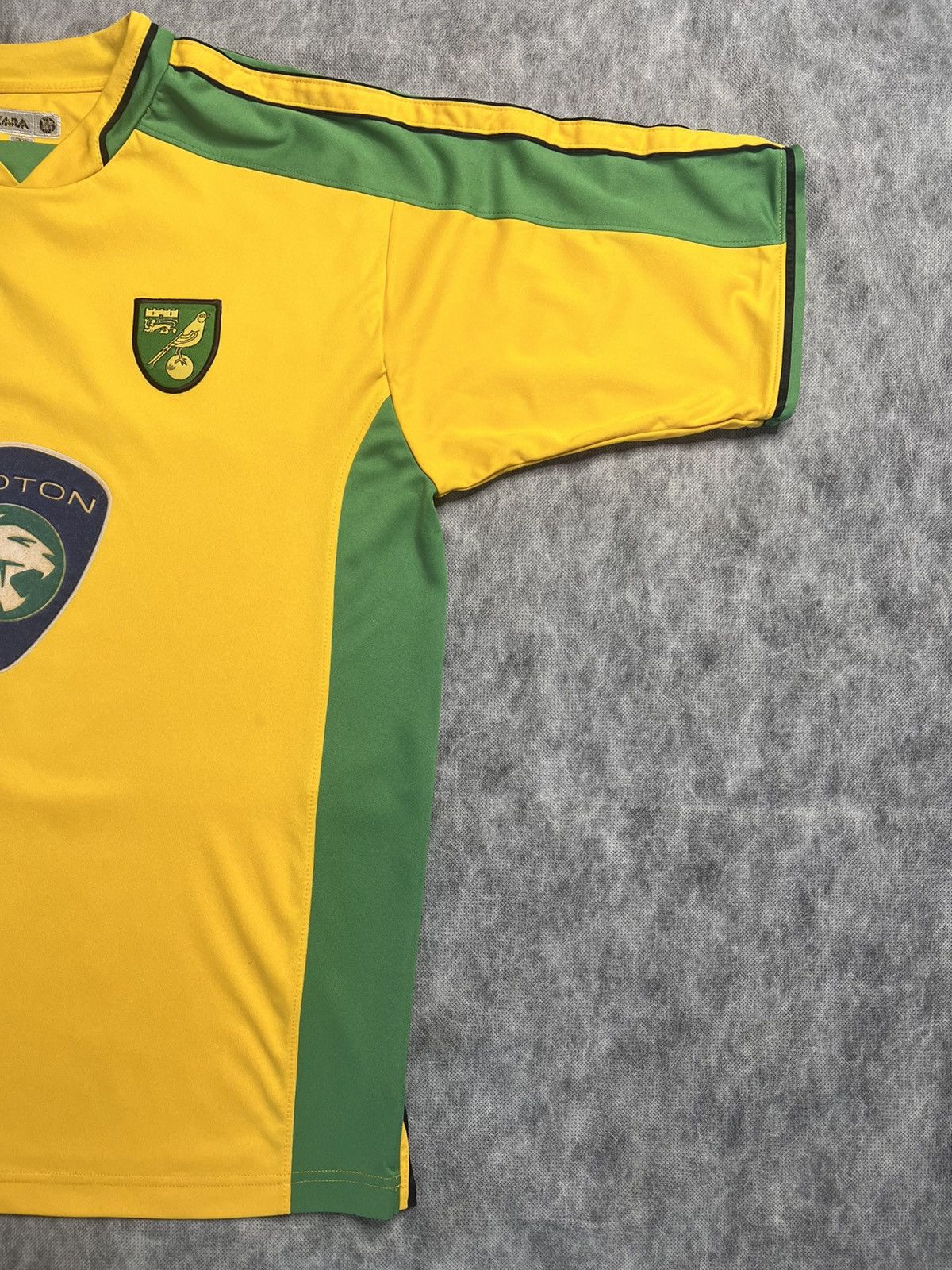 Other Norwich City Home Football Shirt 2003/05 Adults L Xara Size US L / EU 52-54 / 3 - 4 Thumbnail