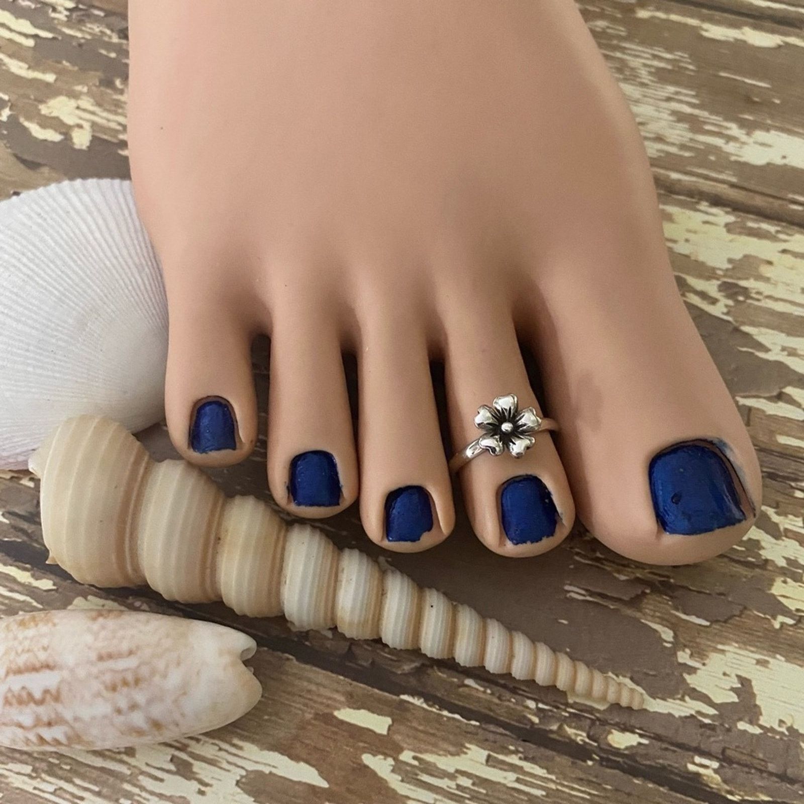 The Unbranded Brand Sterling Silver Flower Toe Ring Oxidized Size ONE SIZE - 1 Thumbnail