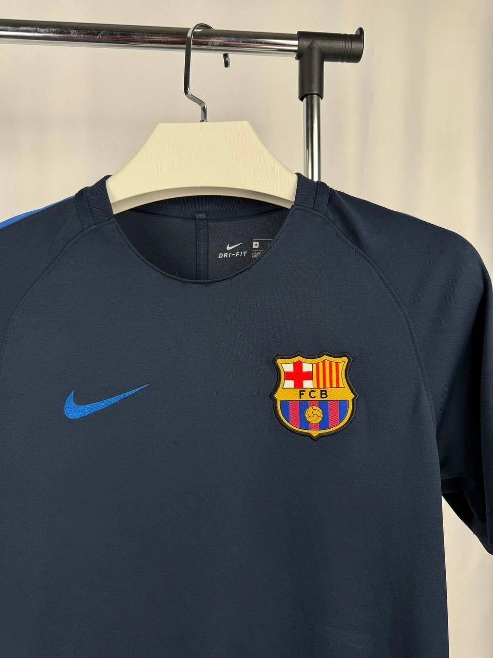 Nike Barcelona Nike 2016-2017 Football Soccer Training Jersey Size US M / EU 48-50 / 2 - 5 Thumbnail