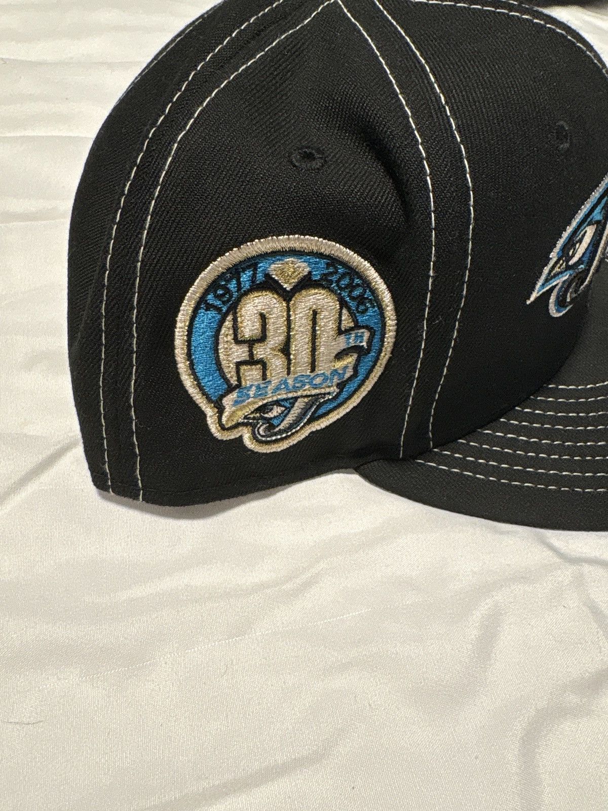 New Era Blue Jays Fitted 30th Anniversary Size 7 1/8 Size ONE SIZE - 2 Thumbnail