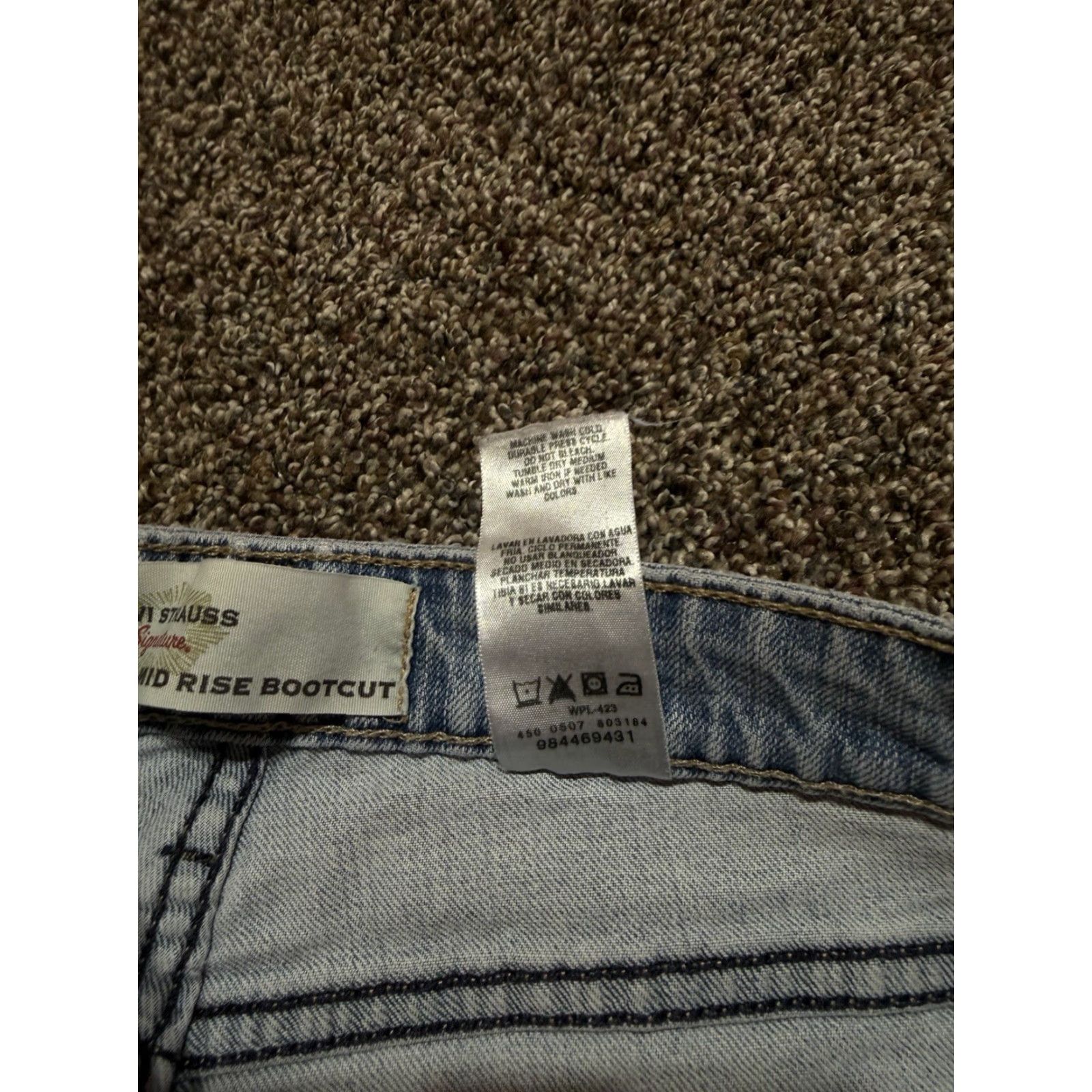 Levi's Levi's Jeans Bootcut Mid Women's Size 12 Blue Denim Light Wash 5-Pocket Stretch Slim Rise Mid (8.5-10.5 in) Jeans Mens? No Wait. End. Size 34" / US 12 / IT 48 - 5 Thumbnail