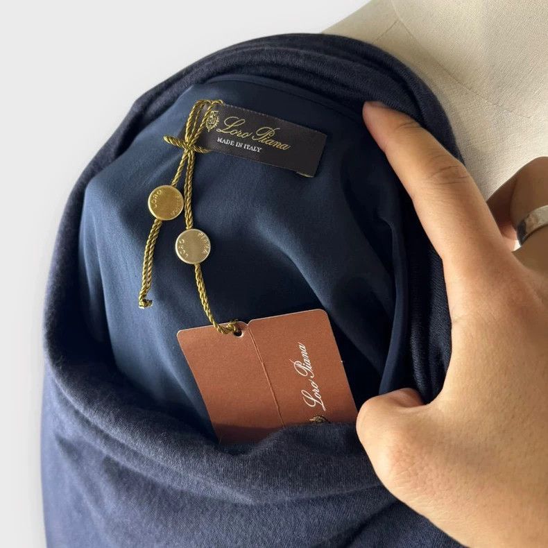 Loro Piana LORO PIANA She is wearing a cashmere dress Size M / US 6-8 / IT 42-44 - 2 Thumbnail