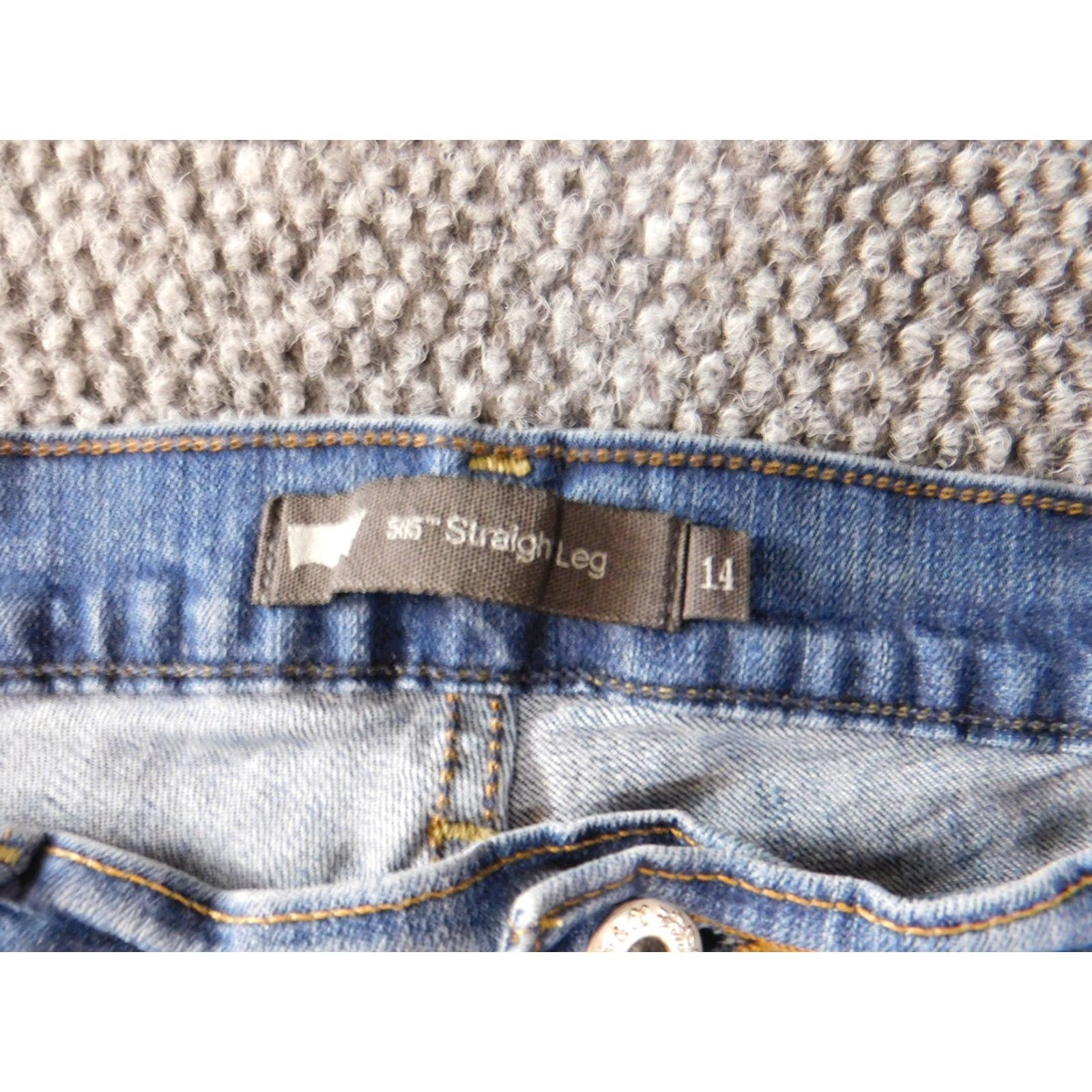 Levi's VINTAGE not used since no. Levi's 505 Jeans Womens 14 Blue Straight Distressed Denim Classic Size 24" / US 00 / IT 34 - 3 Thumbnail