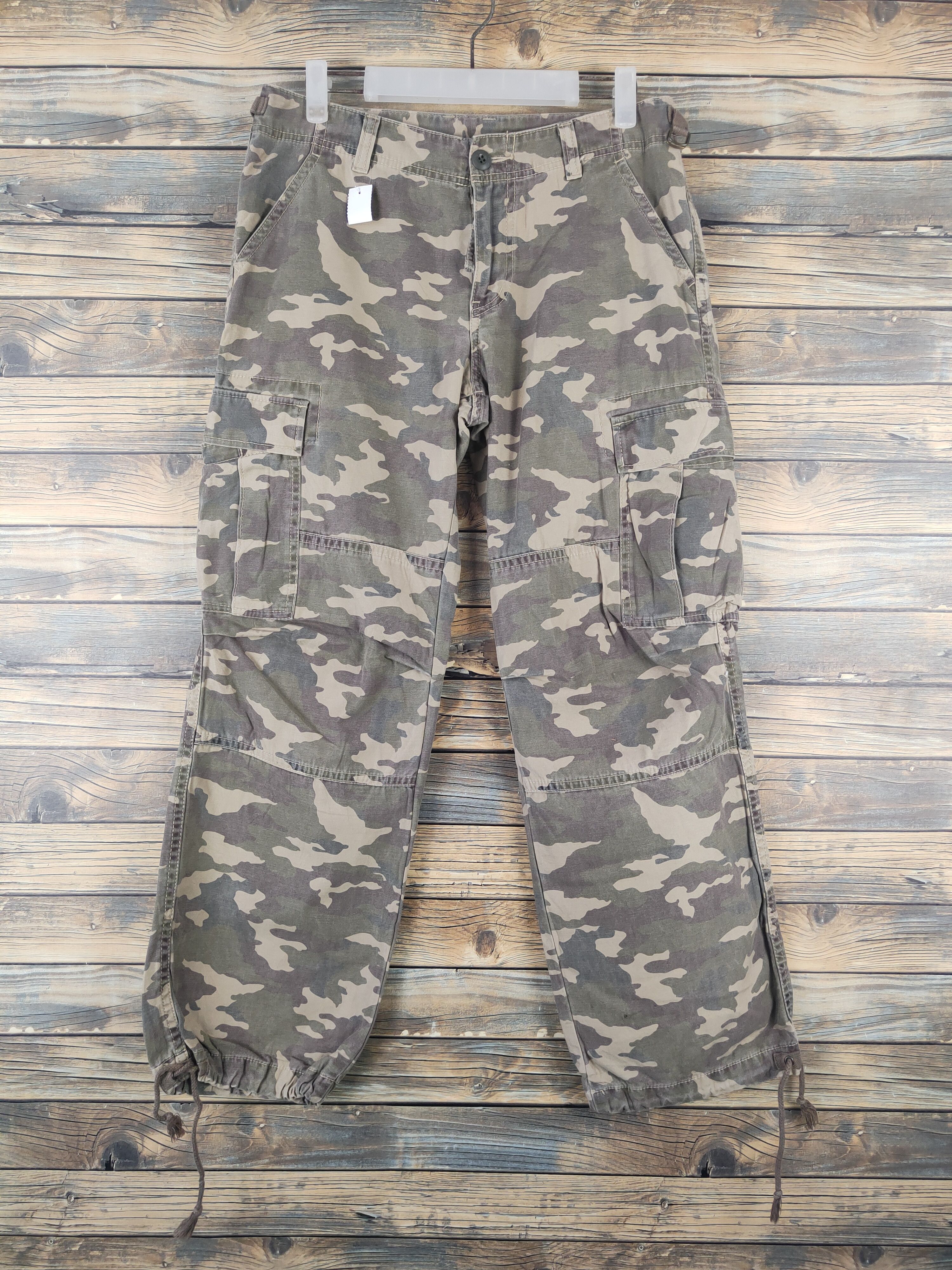 Japanese Brand DL Uniqlo Camouflage Multipocket Cargo Pants #1749 Size US 30 / EU 46 - 1 Thumbnail
