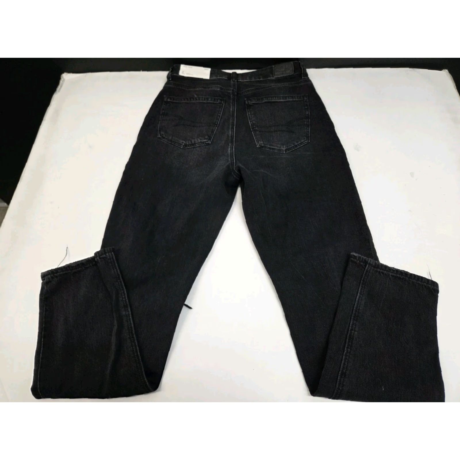 American Eagle Outfitters VINTAGE NWT American Eagle Strigid Super High Rise Destroyed Blk Mom Jean Size 2 #8084 Size 26" / US 2 / IT 38 - 2 Thumbnail