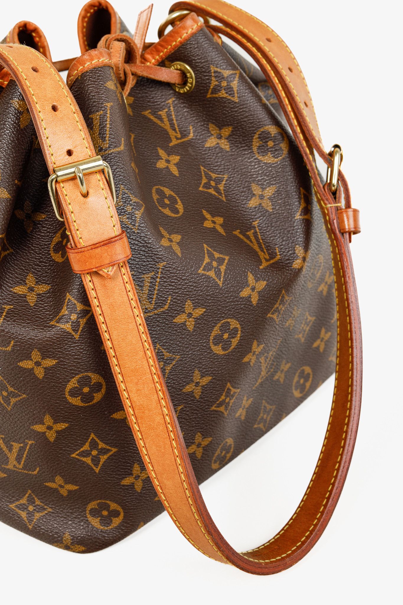 Louis Vuitton Louis Vuitton Petit Noe Monogram Canvas Bucket Bag Size ONE SIZE - 6 Thumbnail
