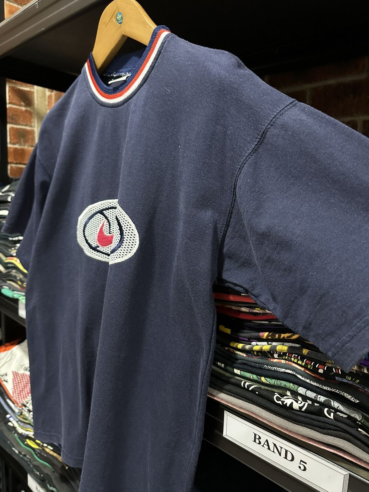 NBA × Nike × Vintage Vintage 90s Nike Nba Ringger Embroidered Logo Faded Tee Size US L / EU 52-54 / 3 - 8 Thumbnail