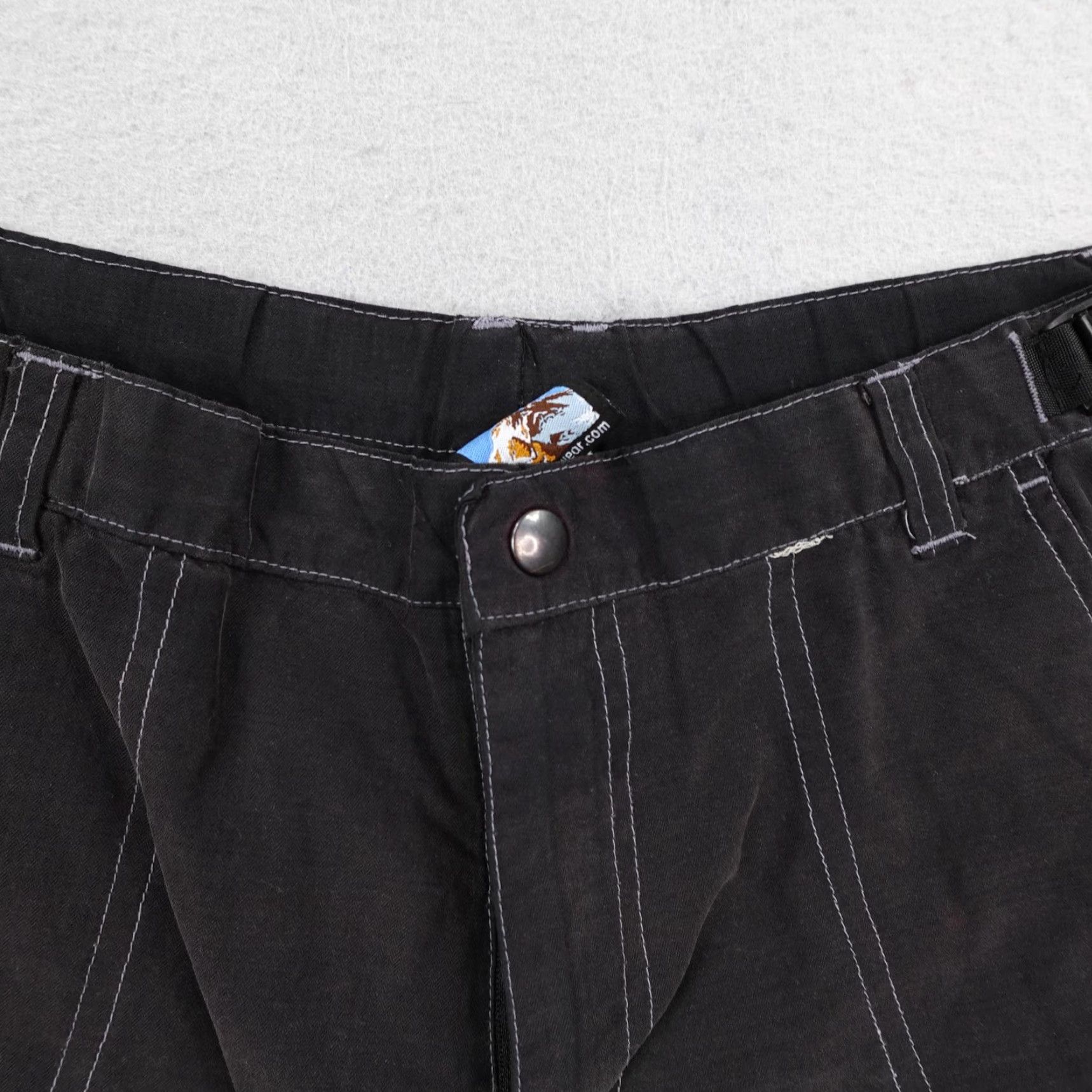 Vintage Kuhl Shorts Womens Medium Black Kuhldry Cargo Adjustable Waist Hiking Trail Size 32" / US 10 / IT 46 - 2 Thumbnail