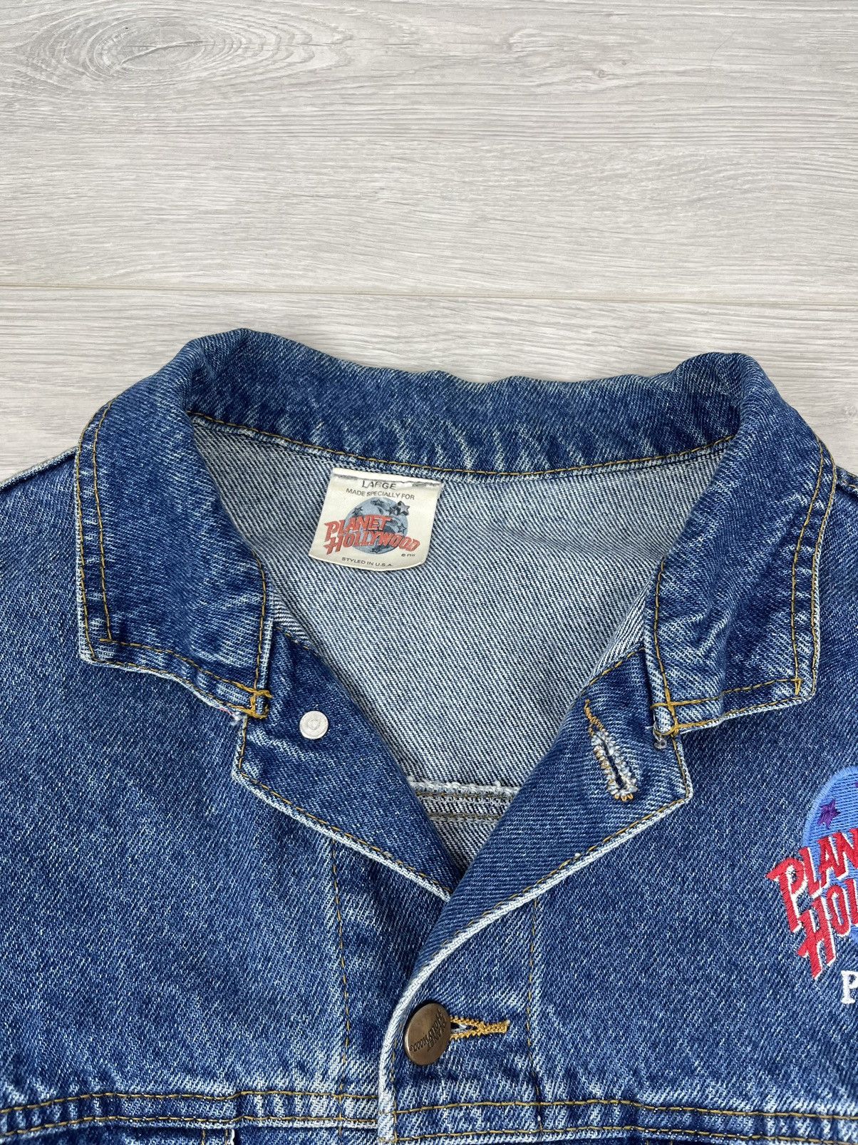 Vintage Planet Hollywood Paris Vintage 90s Denim Trucker Jacket Size US L / EU 52-54 / 3 - 6 Thumbnail