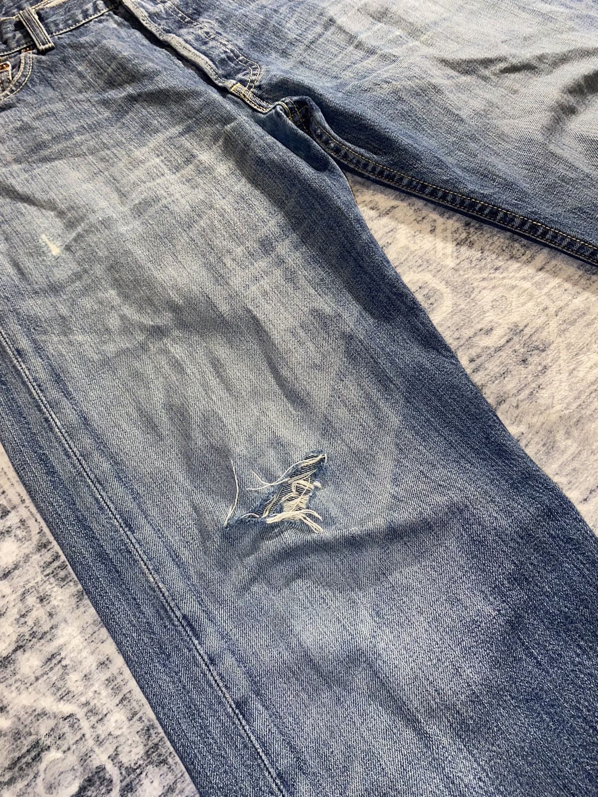 Levi's Vintage Clothing × Vintage Levi’s 501 Distressed Vintage Jeans - Men’s W34 L32 Size US 34 / EU 50 - 4 Thumbnail
