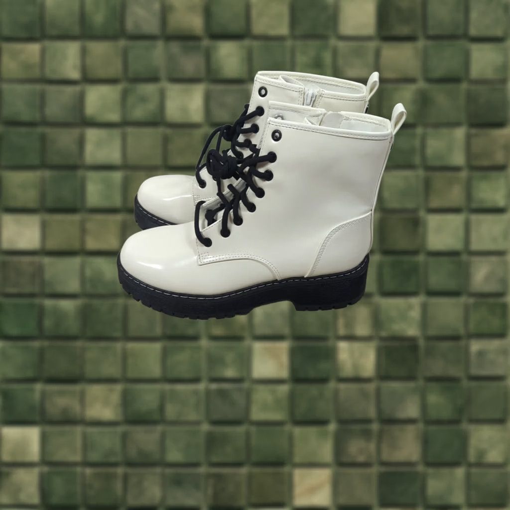 Steve Madden Steve Madden NYC Womens Combat Boots Lug 9 M White Black Ankle Chunky Lace Up Platform 1.25in Rubber Heel 2in Memory Foam Shoes Size US 9 / IT 39 - 1 Thumbnail