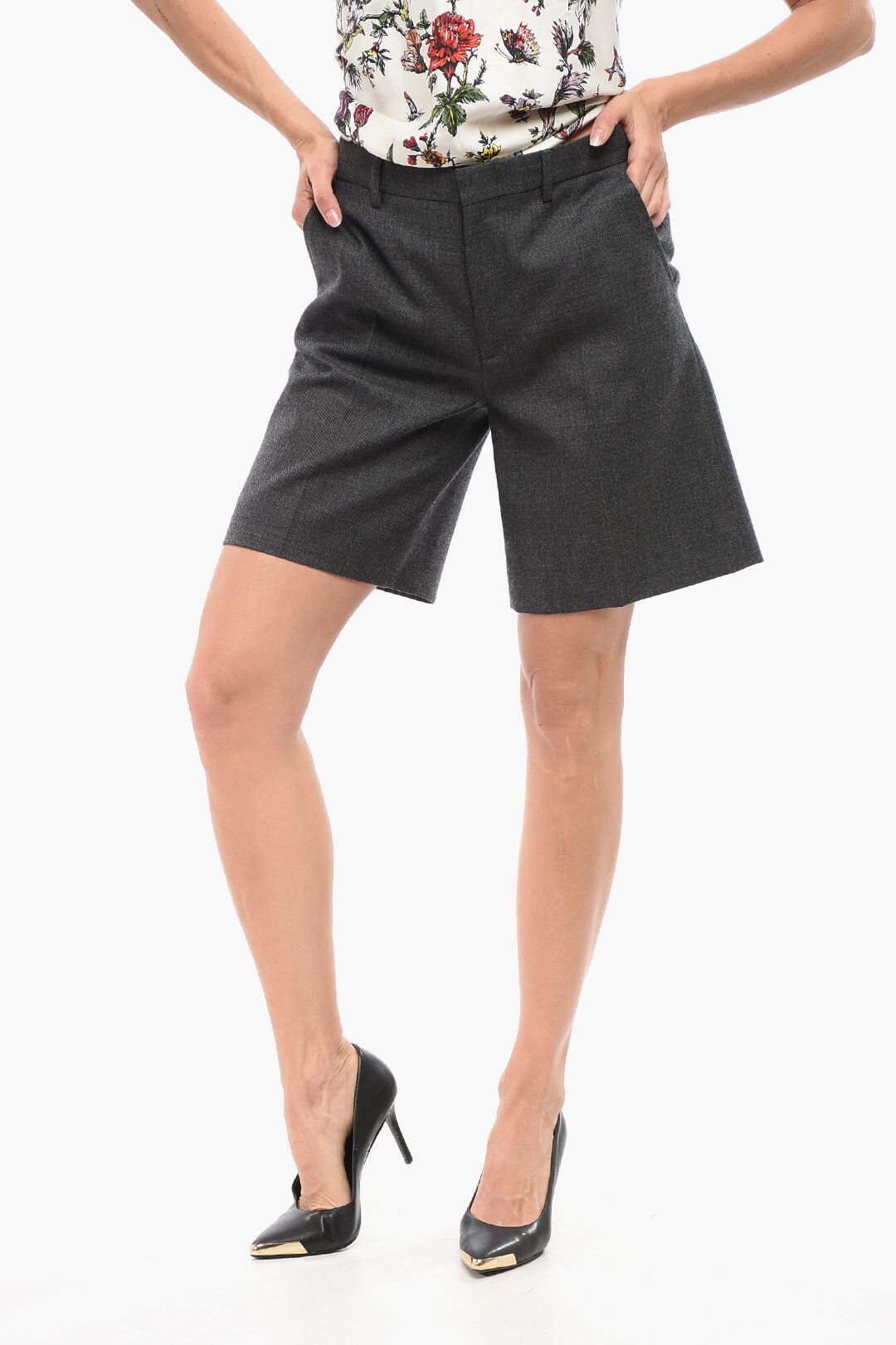 Gucci Wool Shorts with Pleats Size 28" / US 6 / IT 42 - 1 Thumbnail