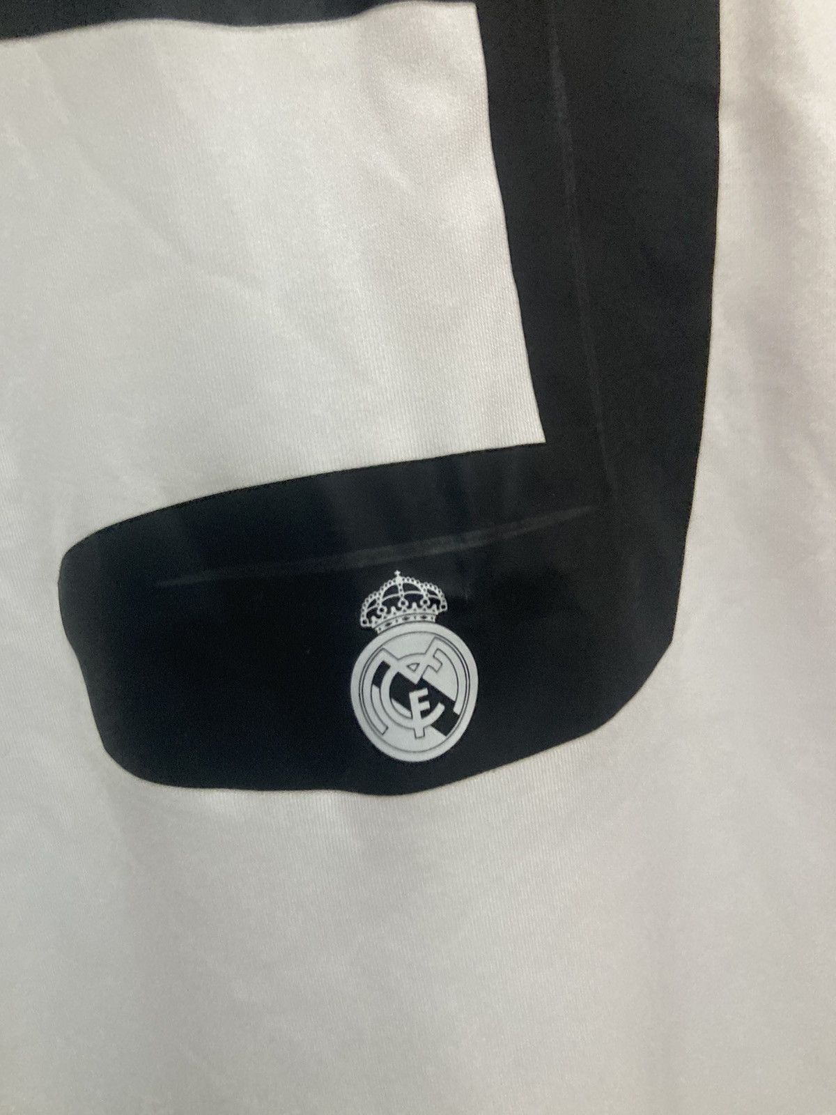 Adidas Real Madrid Benzema Jersey 2010/11 Large Size US L / EU 52-54 / 3 - 7 Thumbnail