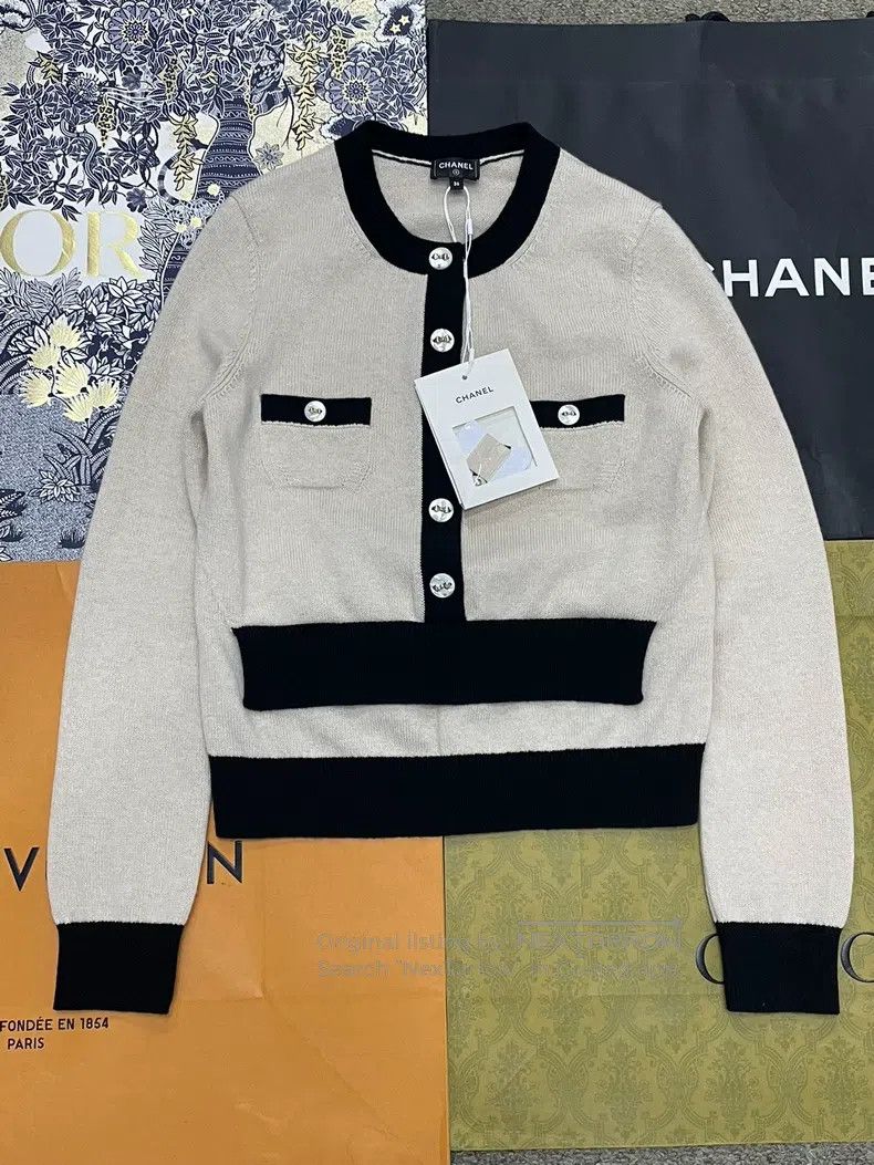 Chanel Chanel 25K beige and black cashmere knitted cardigan coat Size XS / US 0-2 / IT 36-38 - 1 Thumbnail