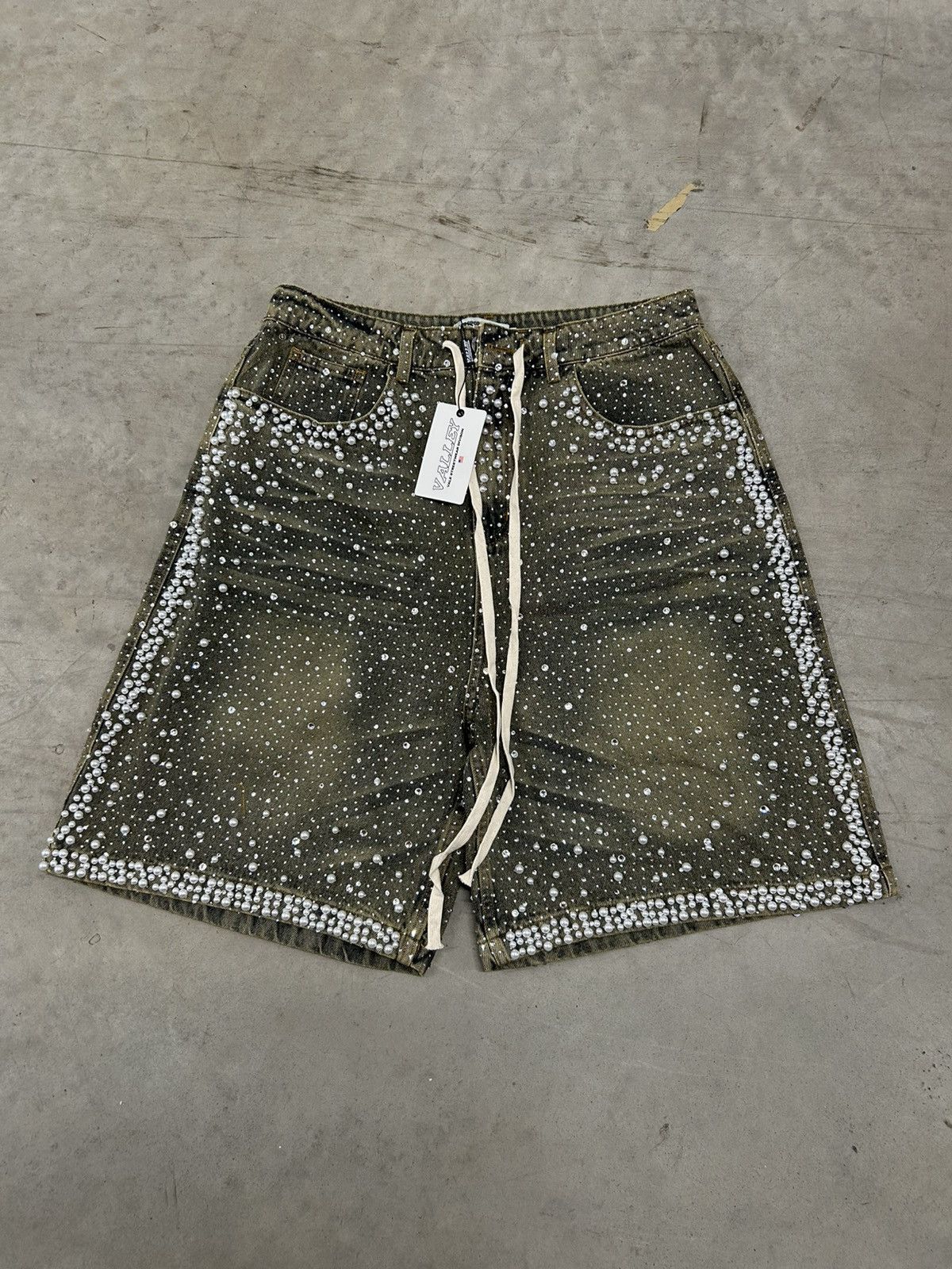 Vale Vale Valley Dreams Mid Wash Rainstorm Jean Shorts Jorts 34 Size US 34 / EU 50 - 1 Thumbnail