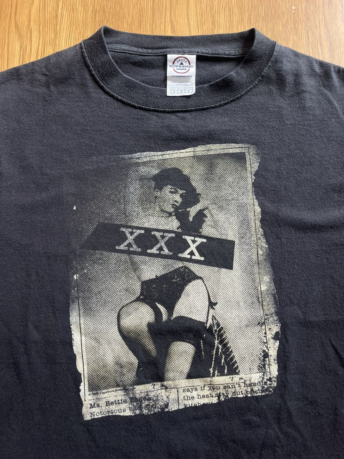 Vintage Vintage Ms Bettie Page Photo Notorious Bad Girl 00’s Tshirt Size US S / EU 44-46 / 1 - 5 Thumbnail