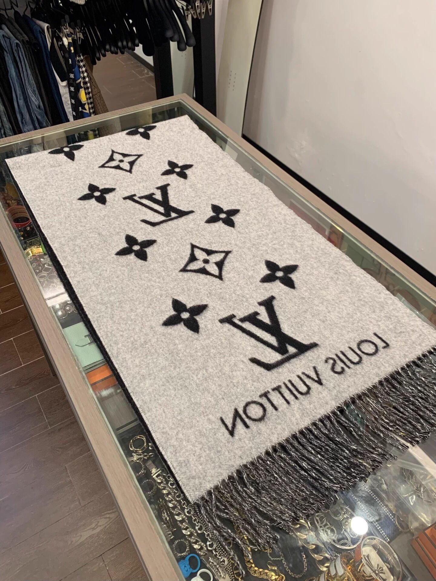 Louis Vuitton LV black gray block double cashmere fringe scarf Size ONE SIZE - 3 Thumbnail