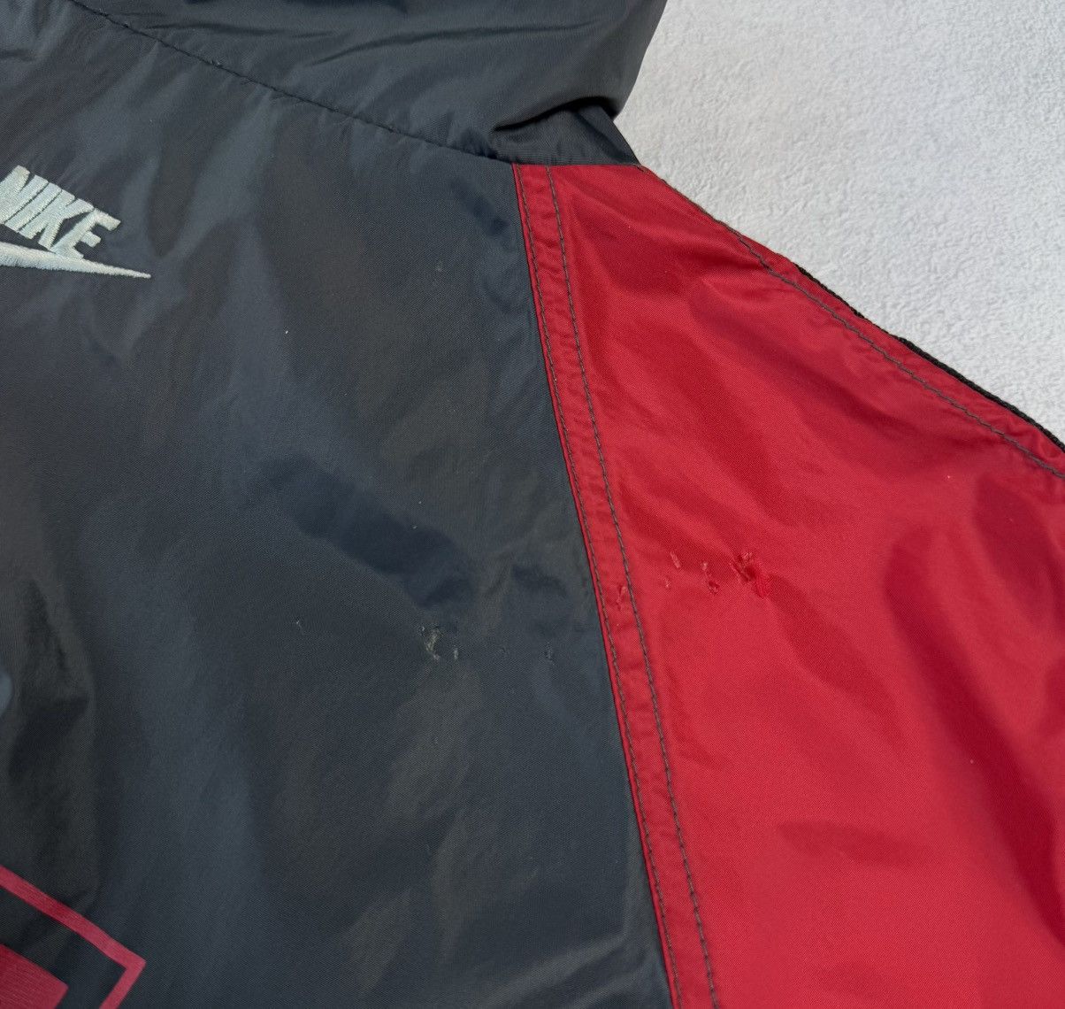 Nike Vintage 90s Nike Beaverton Oregon Nylon Track Jacket Size US L / EU 52-54 / 3 - 11 Thumbnail