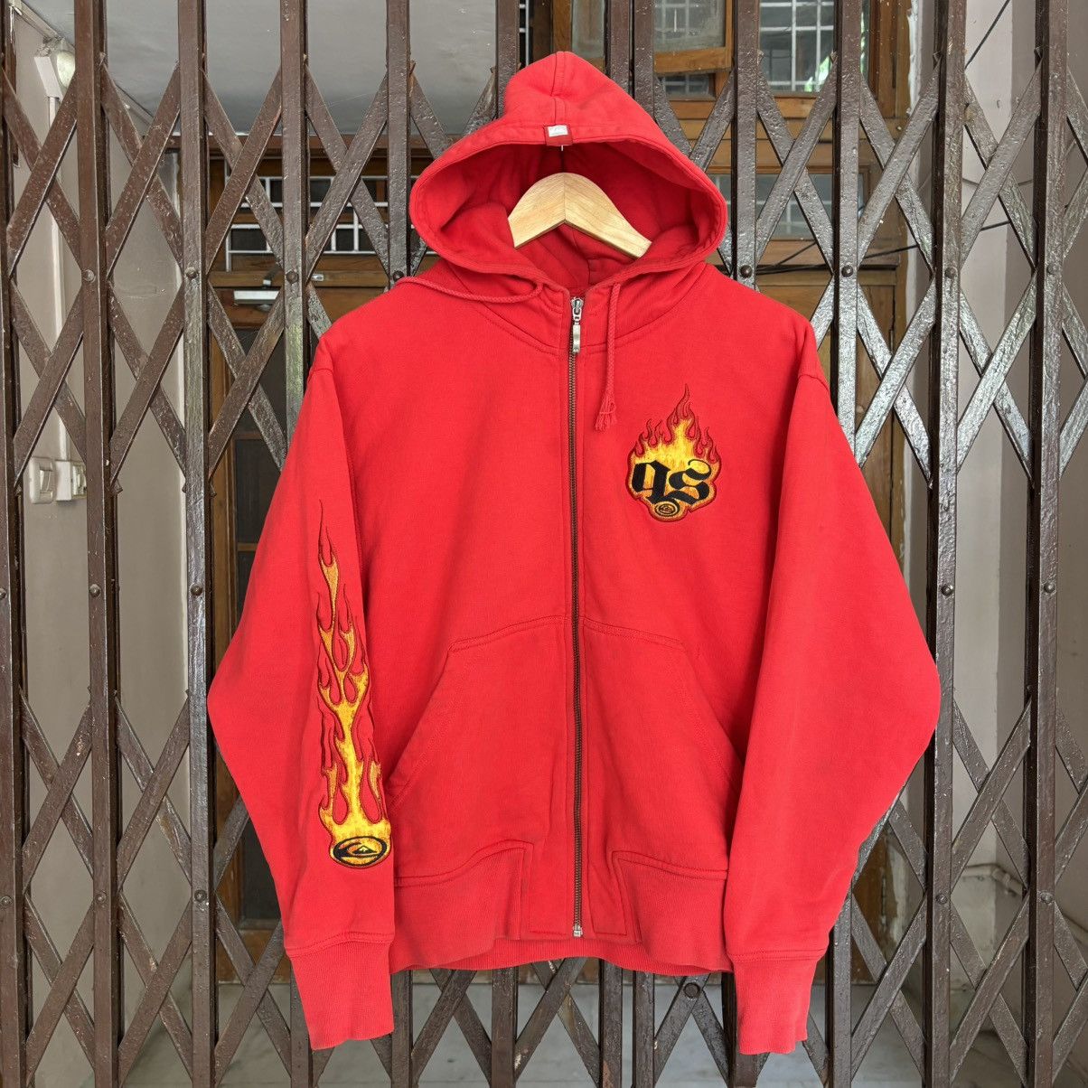 Quiksilver Vintage Quiksilver Flaming Hoodie Size US M / EU 48-50 / 2 - 2 Thumbnail