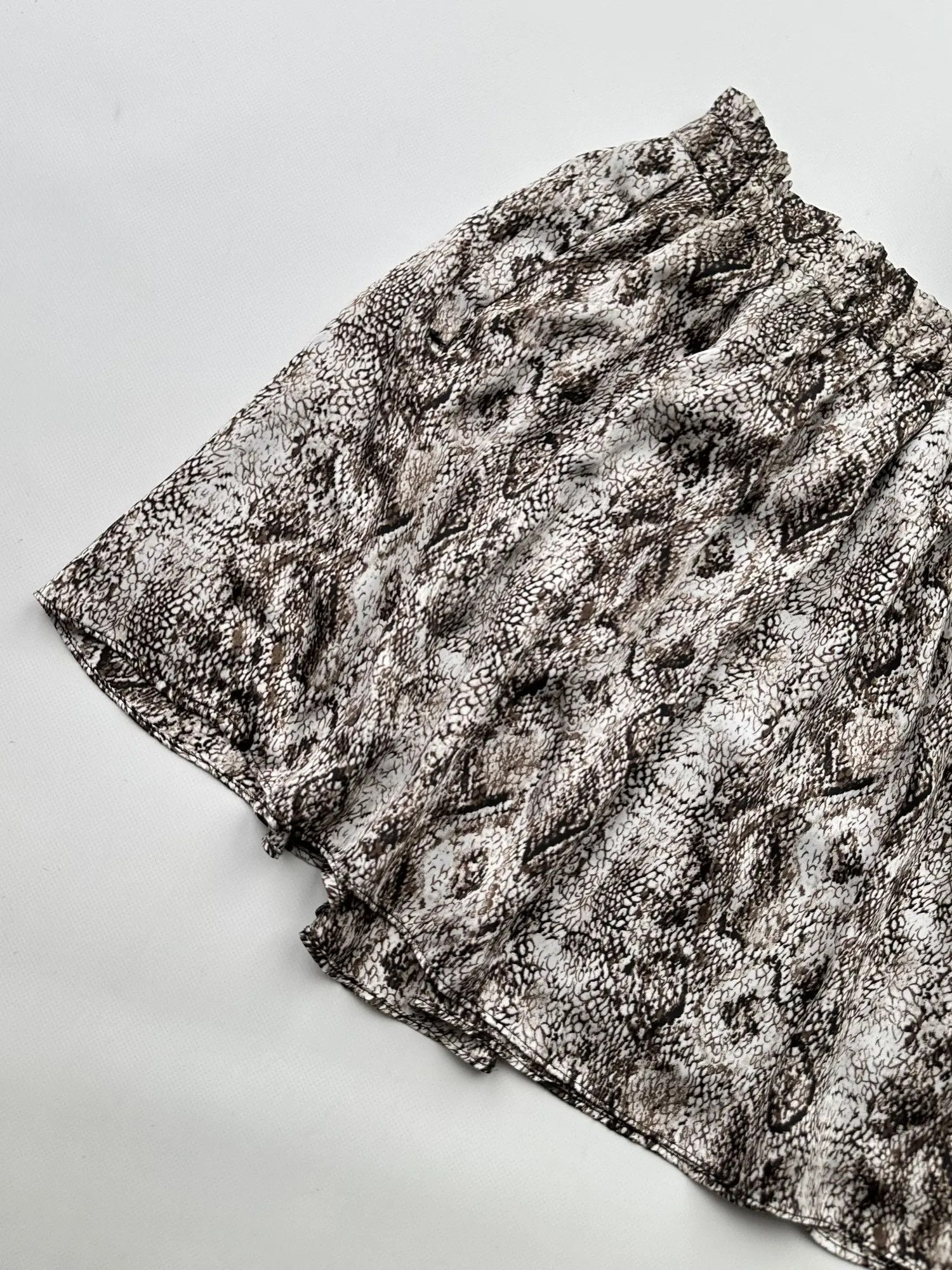 Alexander McQueen Alexander McQueen Vintage Printed Mini Skirt (224) Size 28" / US 6 / IT 42 - 7 Thumbnail