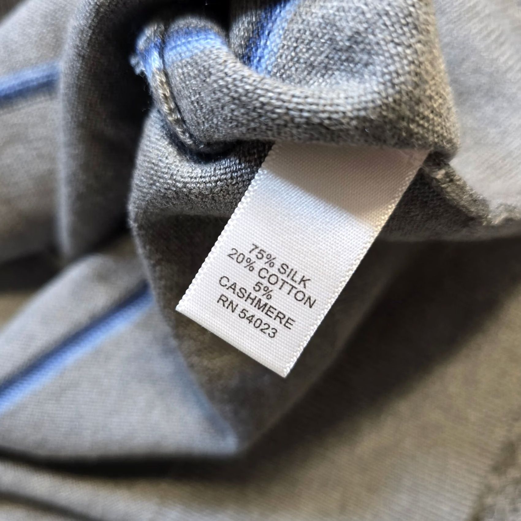 Banana Republic Banana Republic Sweater Men Large Gray V Neck Long Sleeve Cashmere Silk Pullover Size US L / EU 52-54 / 3 - 7 Thumbnail