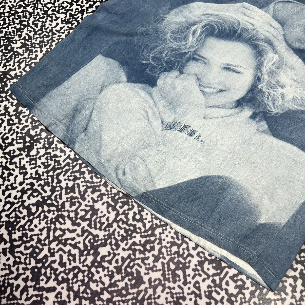 Vintage Vintage 90s RARE 9 ½ Weeks Movie All Over Print Art T-shirt Size US XXL / EU 58 / 5 - 8 Thumbnail