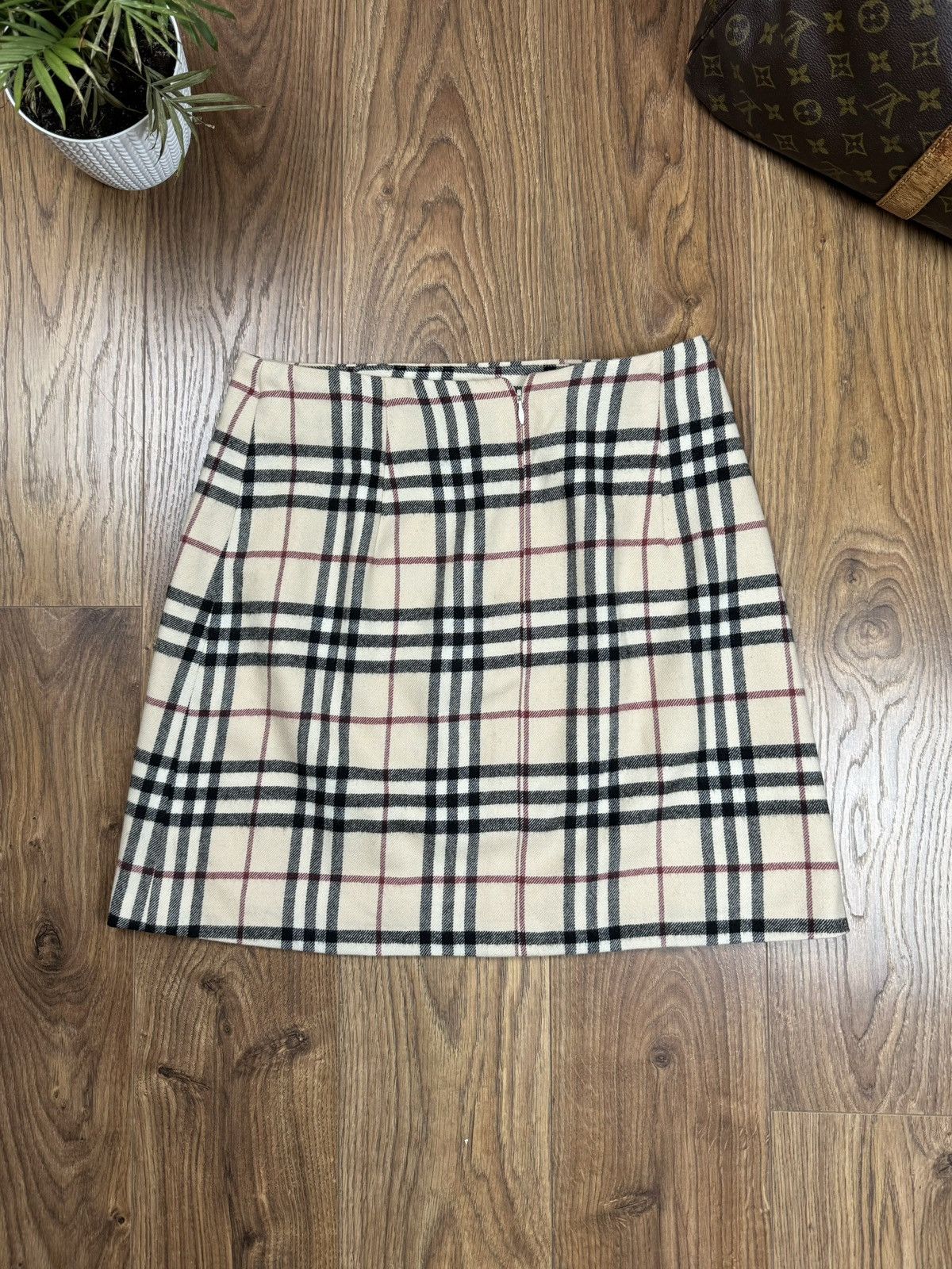 Burberry Vintage wool skirt Burberry Nova Check 90s original Size 30" / US 8 / IT 44 - 1 Thumbnail