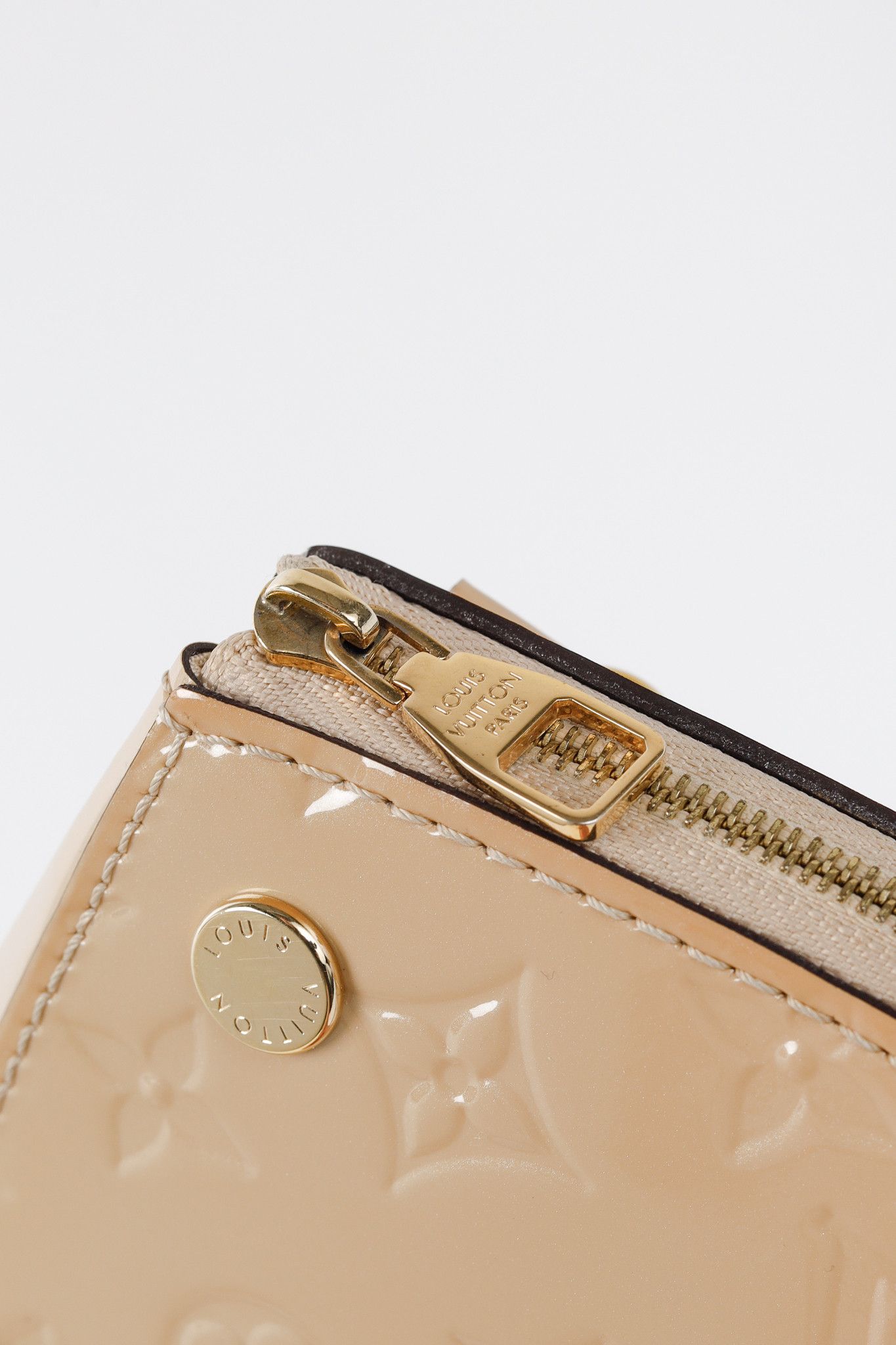 Louis Vuitton Louis Vuitton Santa Monica Monogram Vernis Leather Clutch Size ONE SIZE - 8 Thumbnail