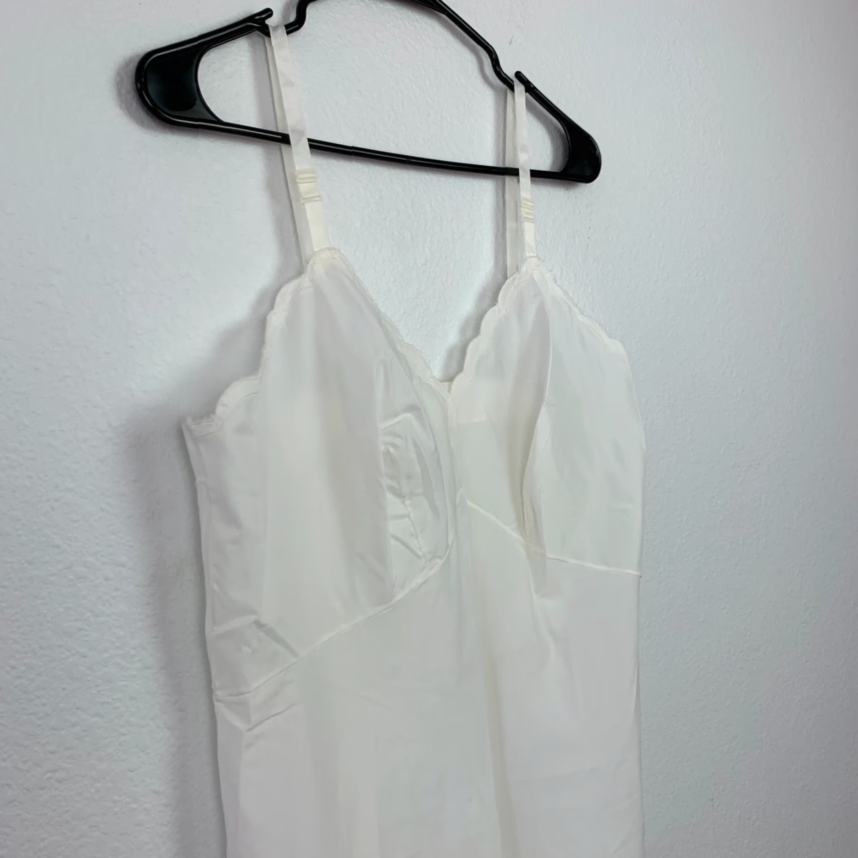 Vintage VINTAGE Movie Star White Nylon Bow Embroidered Slip 38 Size 38 White Nylon Slip 1960s Size ONE SIZE - 2 Thumbnail