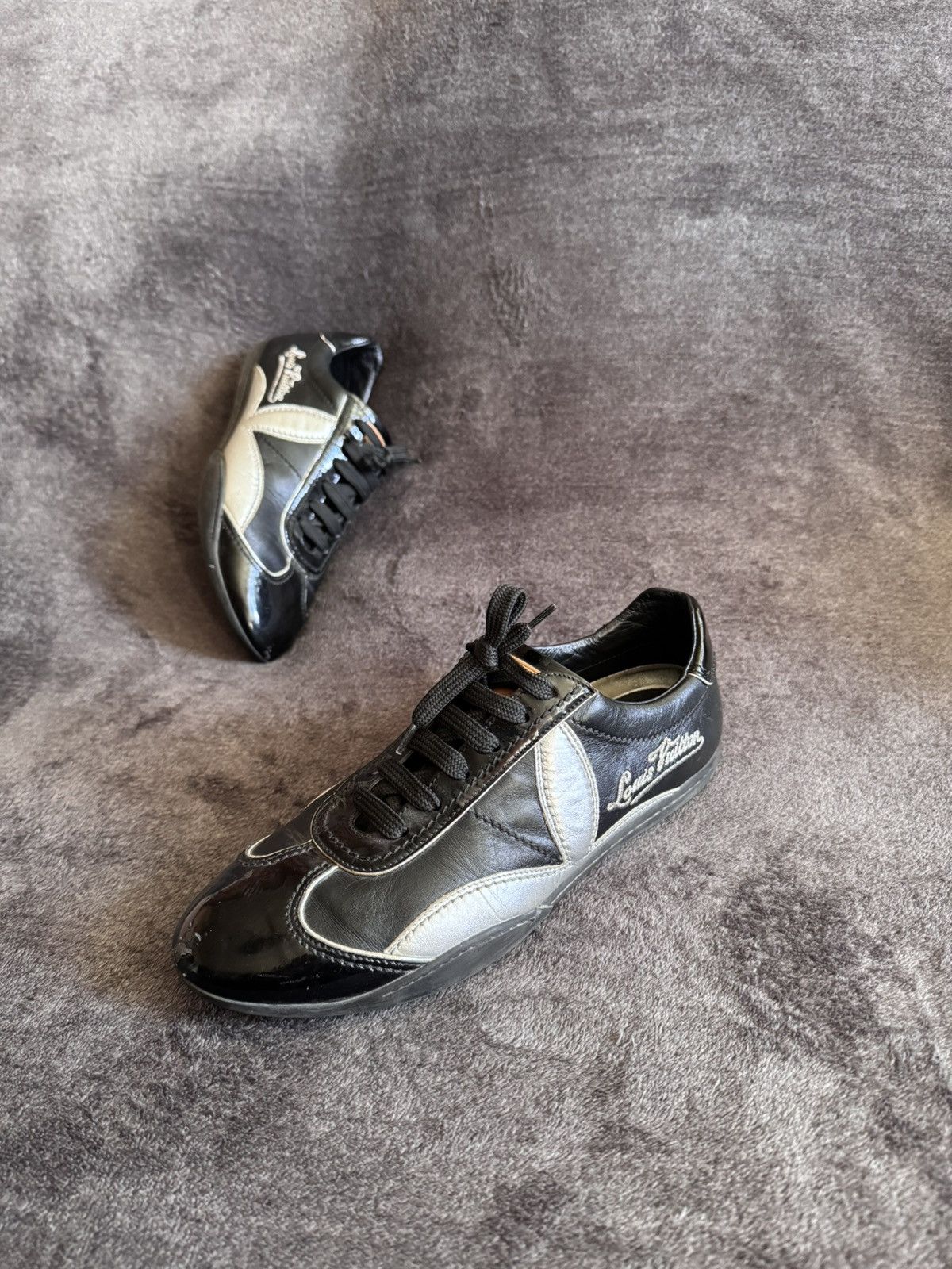 Louis Vuitton Luis Vuitton low-cut silver flower black leather sneakers Size US 7 / IT 37 - 3 Thumbnail