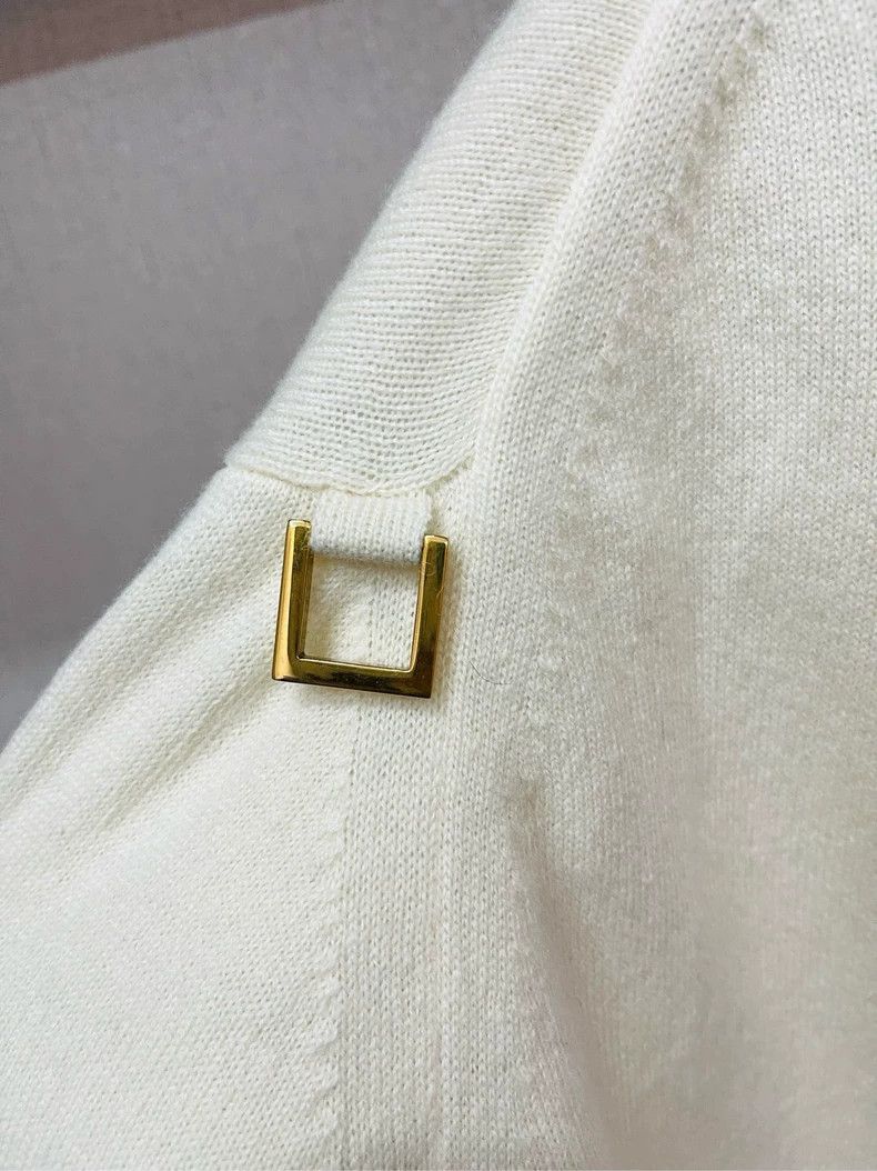 Louis Vuitton Louis Vuitton Creamy white V-neck gold button sweater Size S / US 4 / IT 40 - 5 Thumbnail