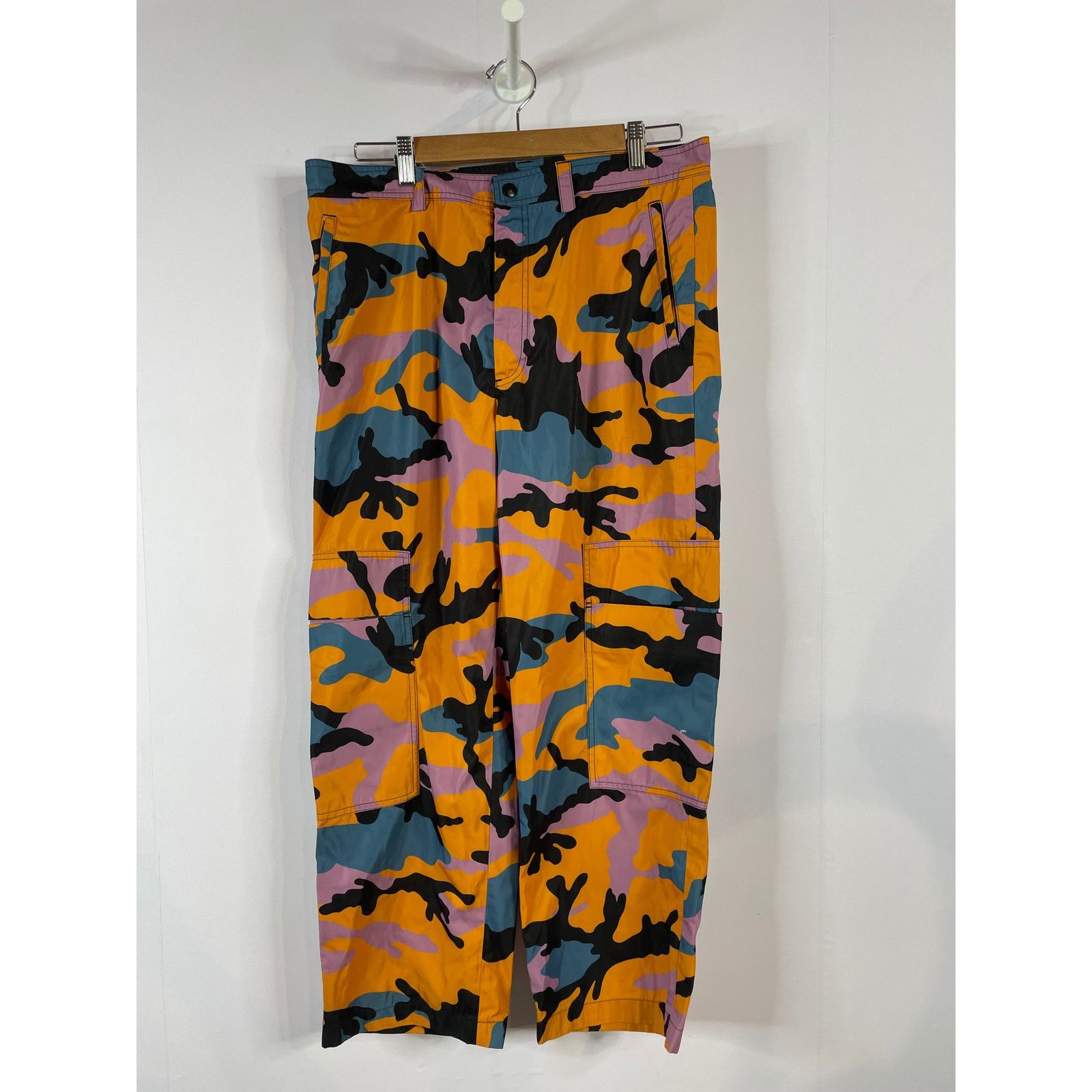 Valentino Valentino Multi Camo Cargo Pants Used 50 (Large) Size US 34 / EU 50 - 1 Thumbnail