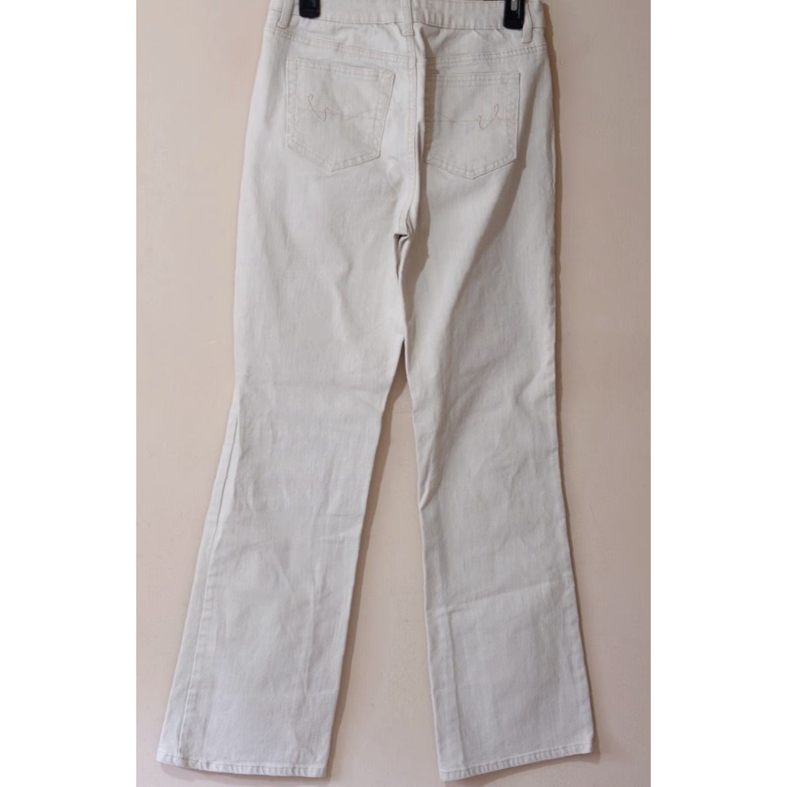 Vintage St. John's Bay Jeans Bootcut Stretch Beige Women's 6 Regular Inseam 30-1/2" Rise 10-3/4" 5-Pocket Denim Pocket Style: 5-Pocket Design Size 28" / US 6 / IT 42 - 6 Thumbnail