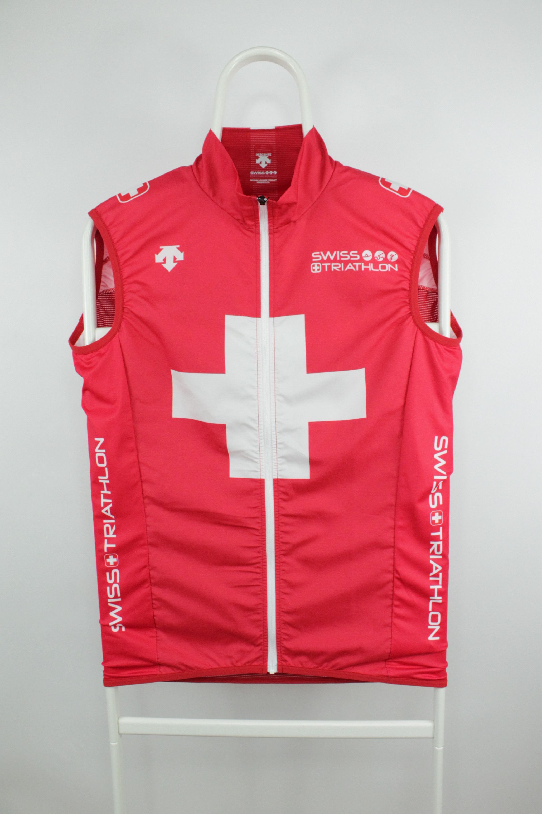Descente × Japanese Brand Descente Red Cycling Vest Swiss Triathlon Team Size US M / EU 48-50 / 2 - 1 Thumbnail