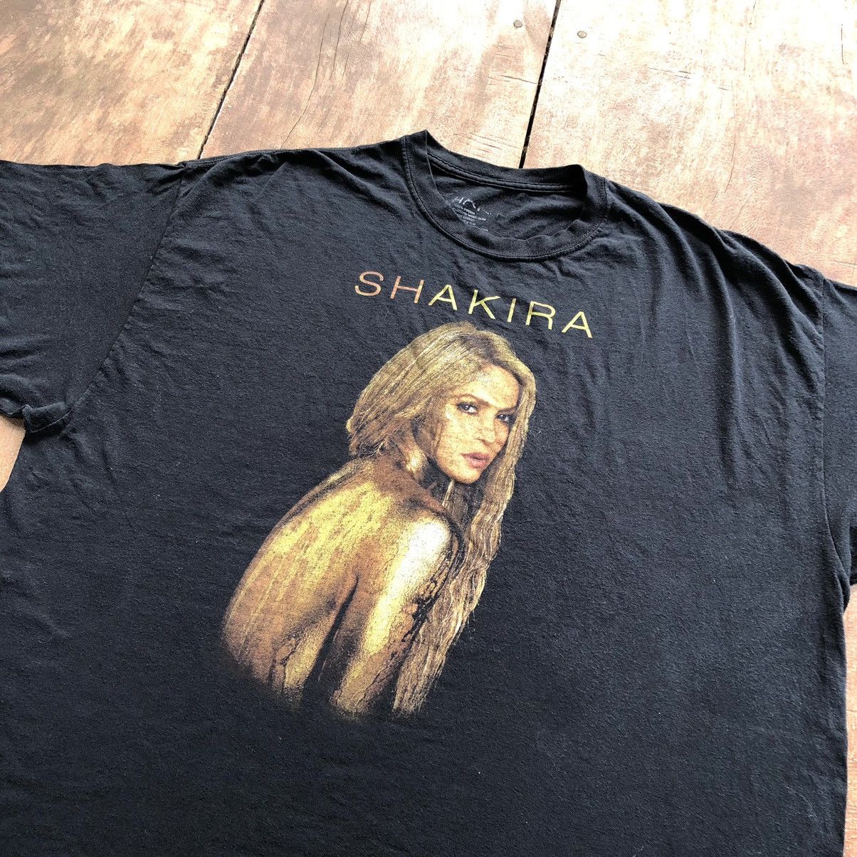 Band Tees Vintage Shakira Rare Tour Shirt Size US XXL / EU 58 / 5 - 1 Thumbnail