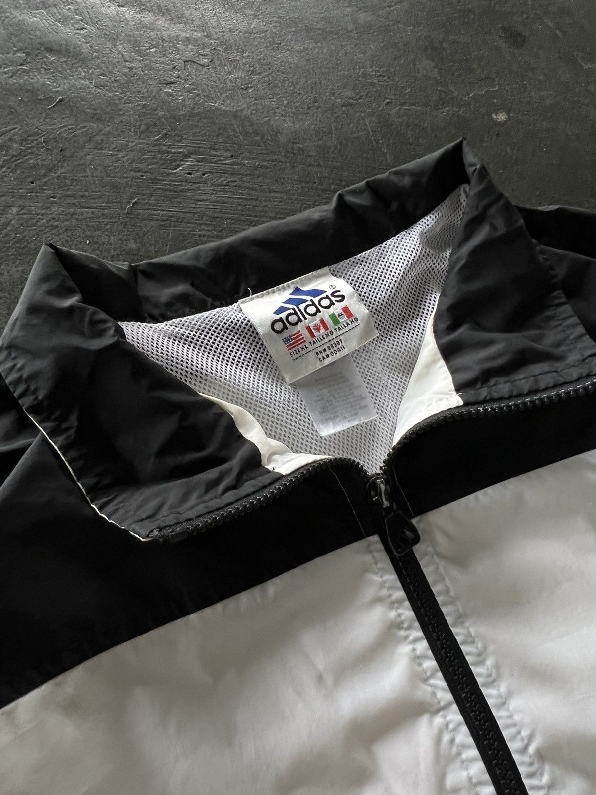 Adidas Vintage 90s Adidas Big Logo Windbreaker Size US L / EU 52-54 / 3 - 5 Thumbnail