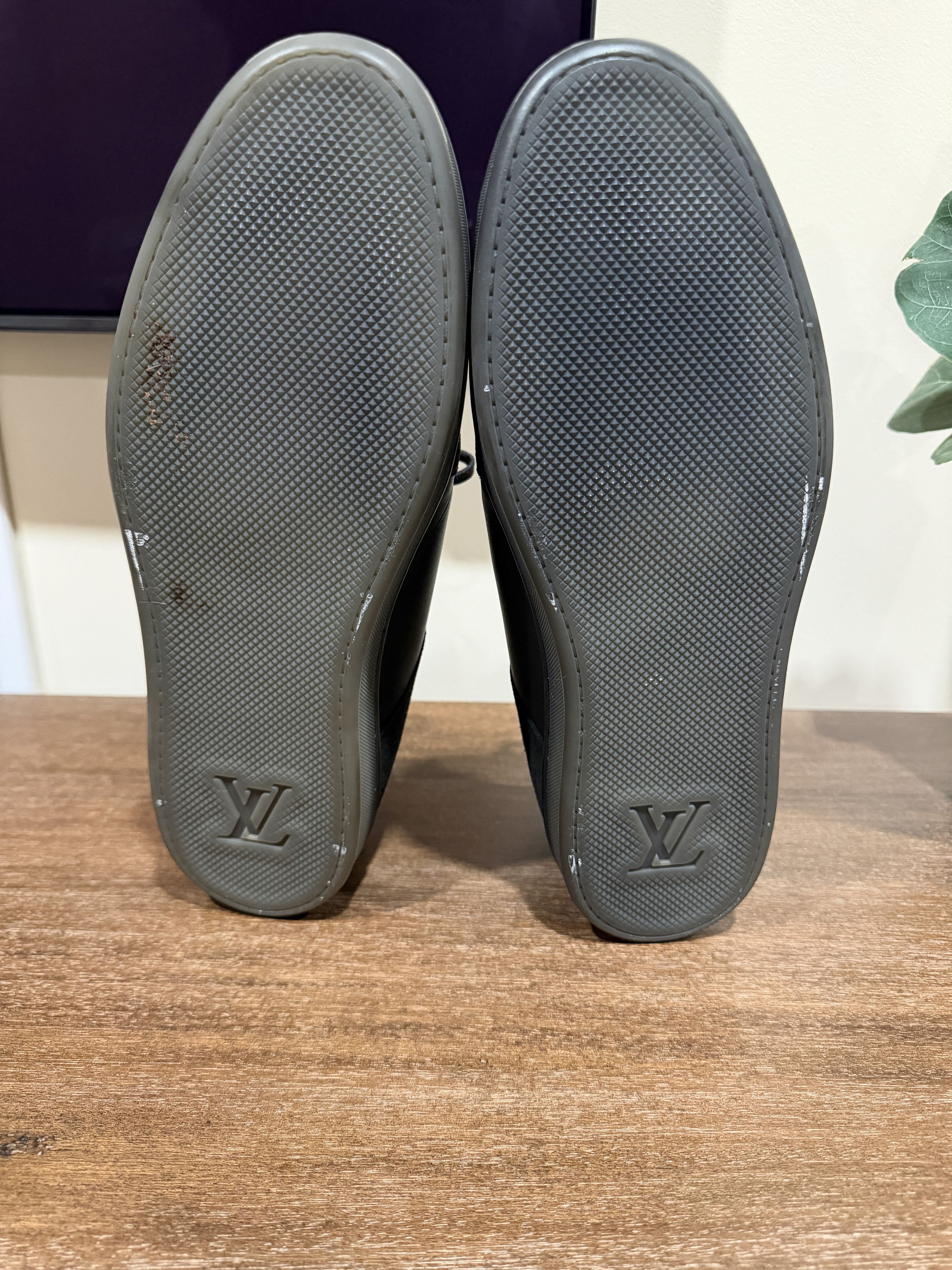 Louis Vuitton Louis Vuitton Low Top Black Sneakers Size Lv 10 Size US 10 / EU 43 - 11 Thumbnail