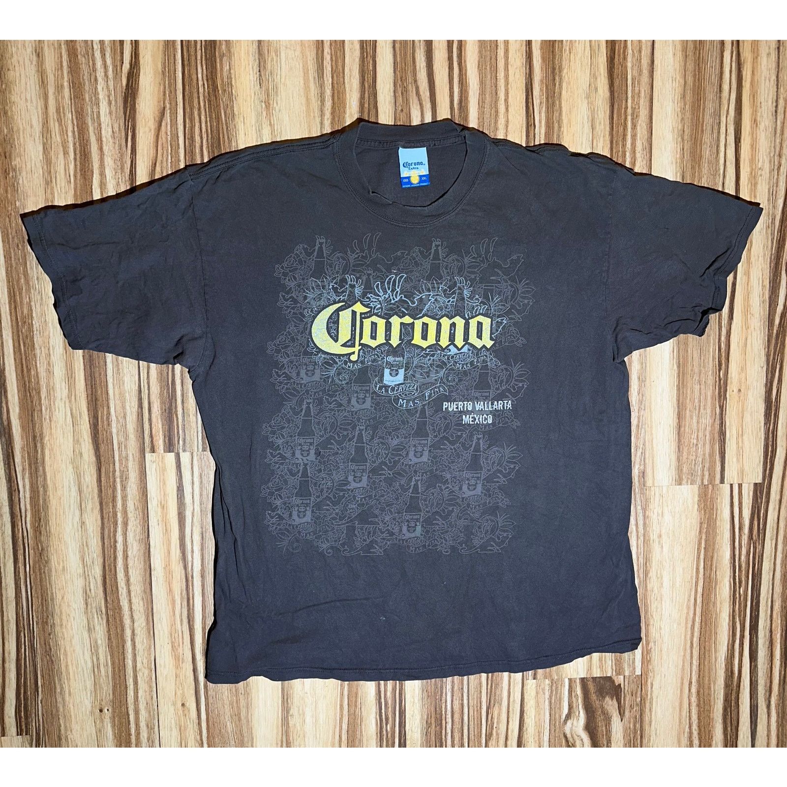 & Other Stories Corona Extra La Cerveca Mas Fina Puerto Vallarta 2XL Tshirt Size US XXL / EU 58 / 5 - 1 Thumbnail