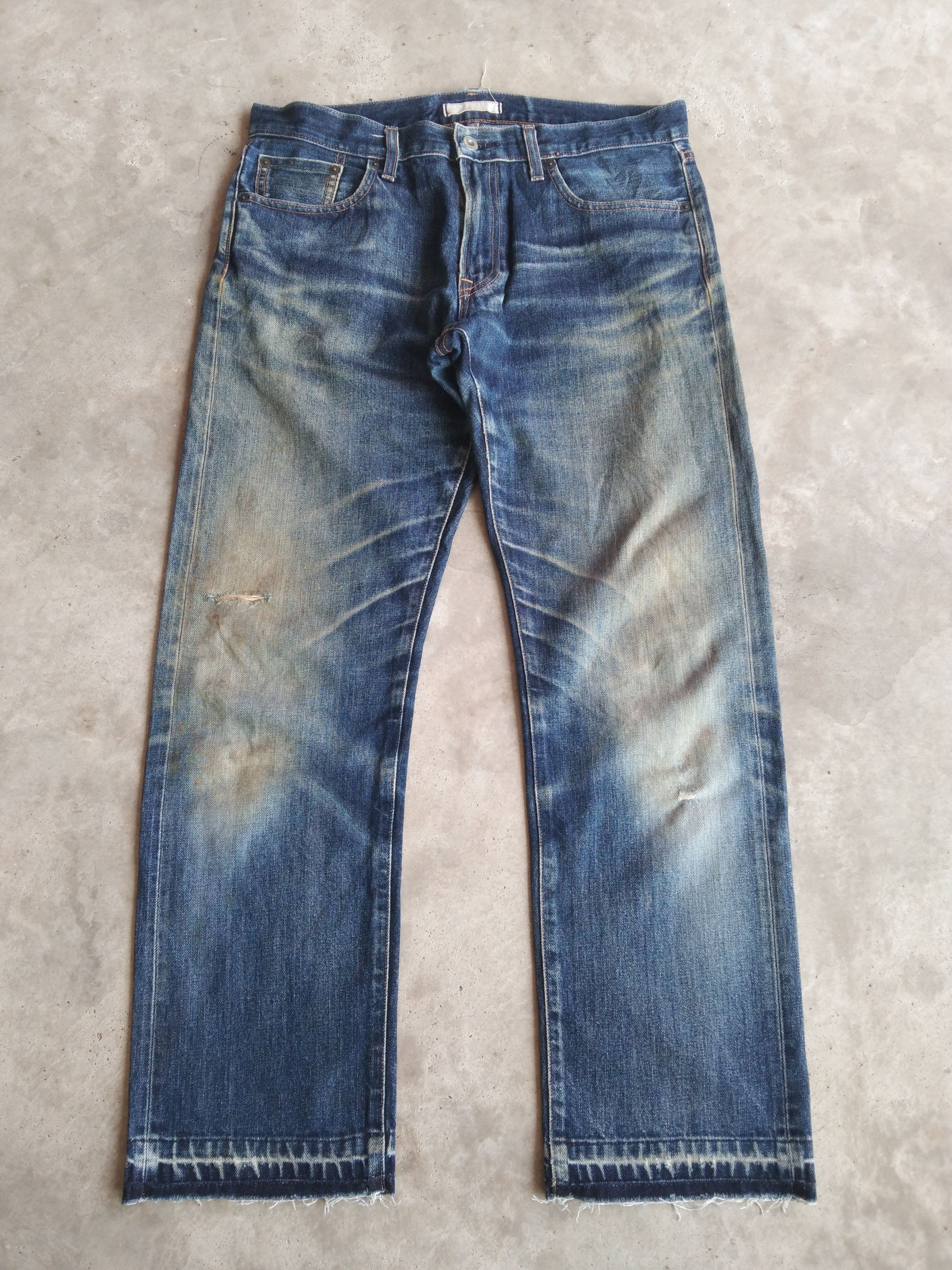 Japanese Brand Vintage Dirty Uniqlo Redline Selvedge Distressed Jeans 30x29 Size US 33 - 1 Thumbnail